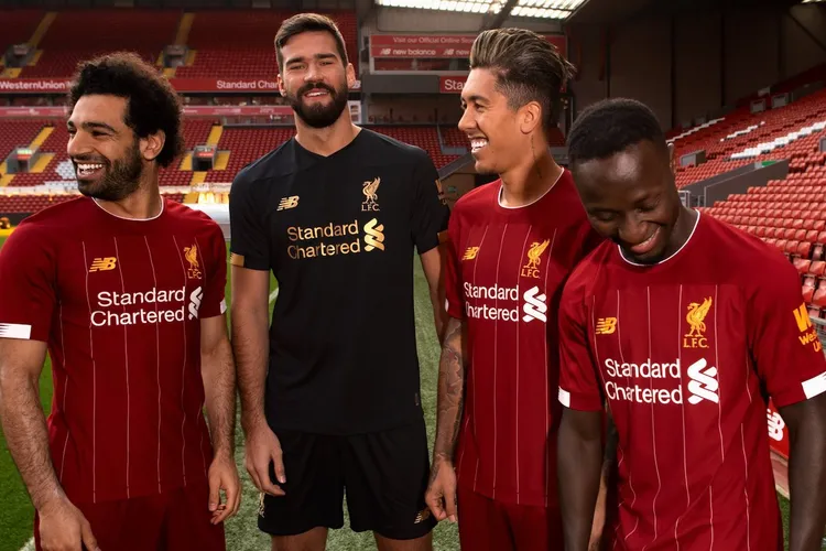/images/m/a/g/maglia-celebrativa-del-liverpool.jpg