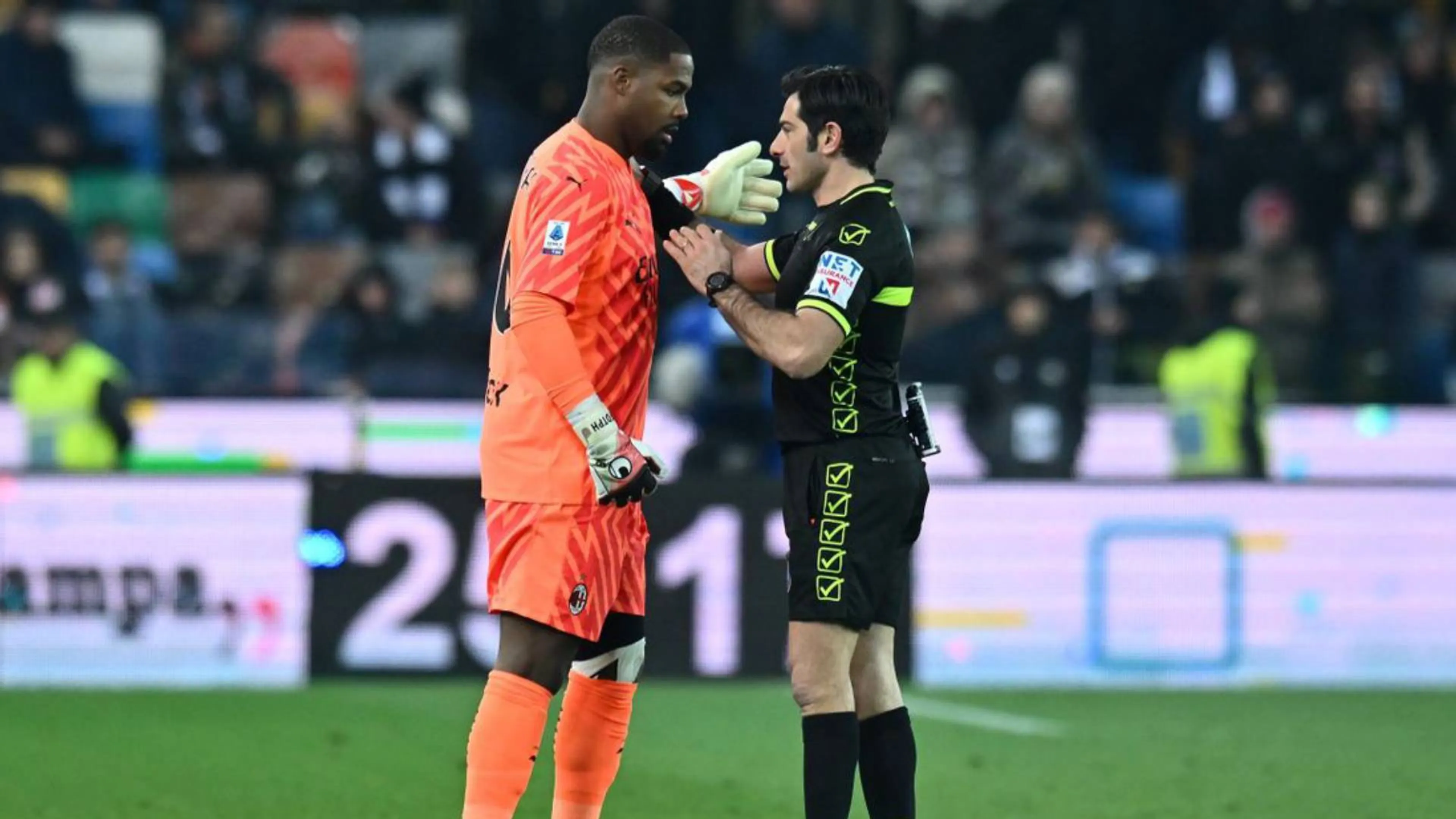 Copertina di Maignan è una furia, durissime frasi contro i tifosi dell'Udinese