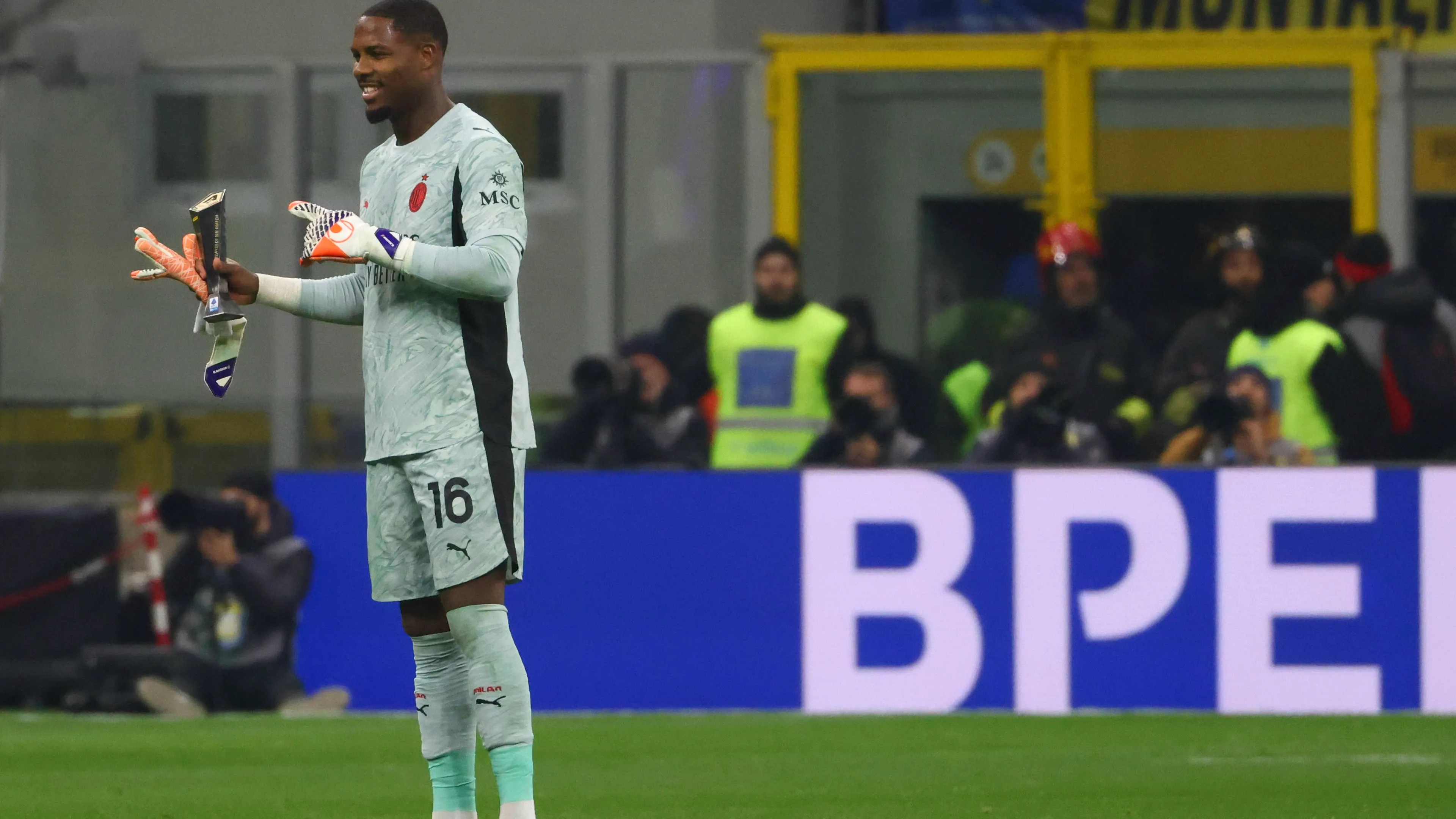 il milan vuole rinnovare maignan