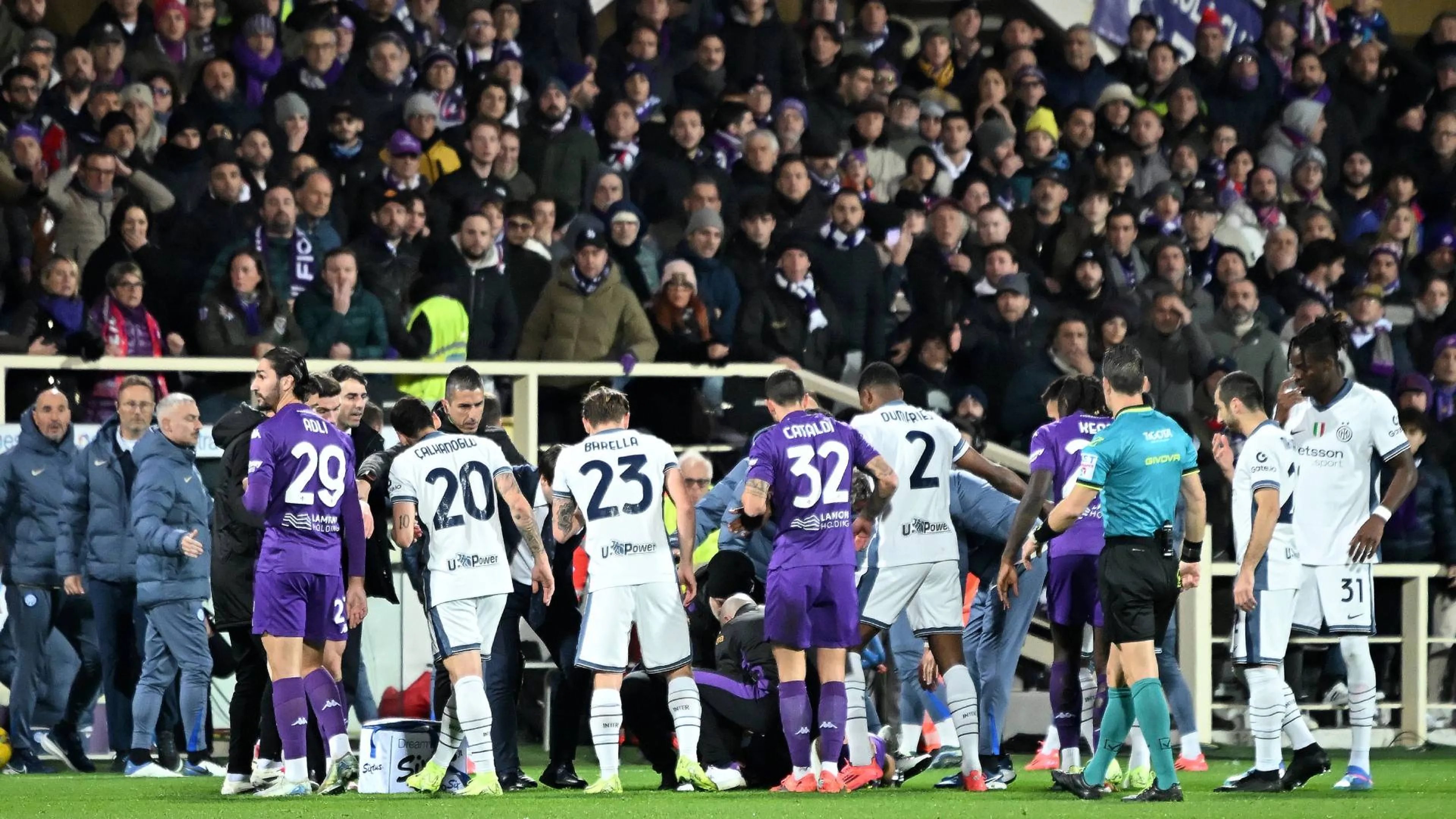 Copertina di Paura al Franchi: malore per Bove, sospesa Fiorentina-Inter. Ecco come sta