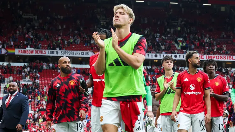 /images/m/a/n/manchester-united-manu-fc-v-acf-fiorentina-pre-season-friendly-manchester-united-forward-rasmus-hojlund-9-applauds-the-fans-manchester-united-forward-bryan-mbeumo-19-manchester-united-forward-matheus-cunha-10-after-the-manchester-united-fc-v-acf-fiorentina-pre-season-friendly-match-at-old-trafford-manchester-england-united-kingdom-on-9-august-2025-credit-phil-duncan-every-second-media-editorial-use-only-all-images-are-copyright-every-second-media-limited-no-images-may-be-reproduced-without-prior-permission-copyright-ximago-everyxsecondxmediax-esm-1545-0068-philxduncanx-xeveryxsecondxmediaxjpg_1756558067362.jpg