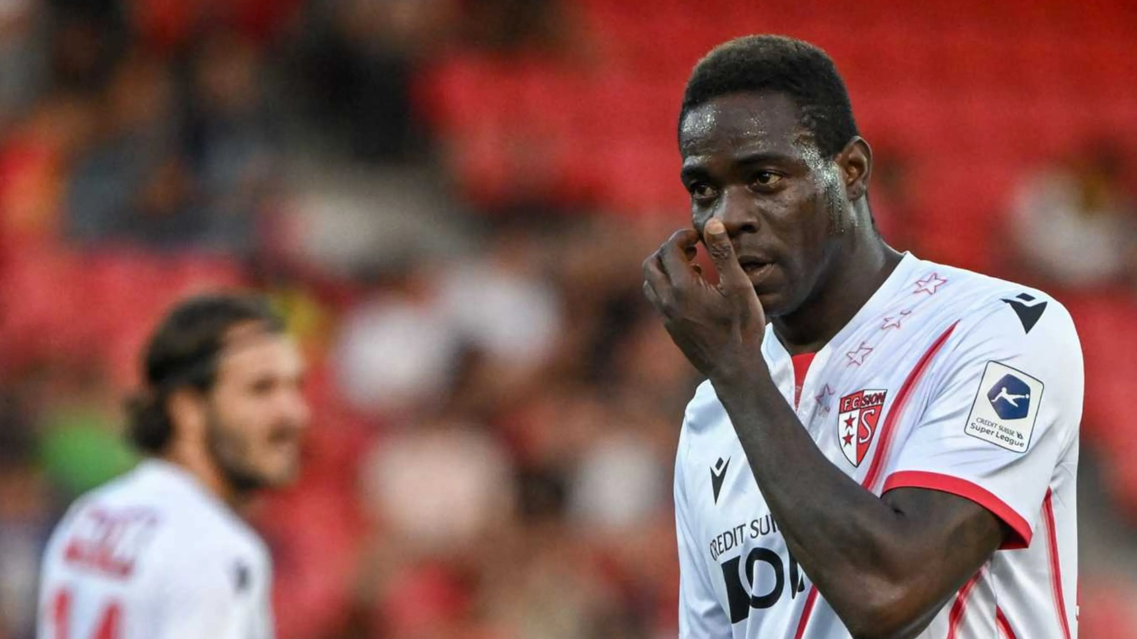 Copertina di Balotelli, durissima replica alle accuse: "Fate ribrezzo". Con chi ce l'aveva Super Mario?