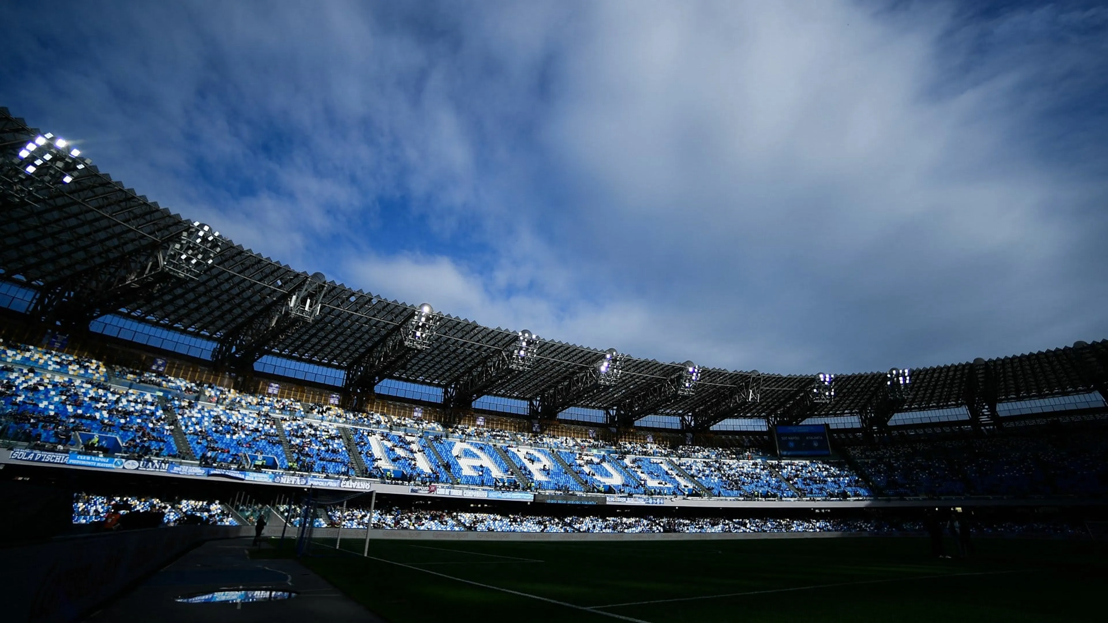 Copertina di Napoli si prepara alla festa scudetto: niente parata con pullman scoperto