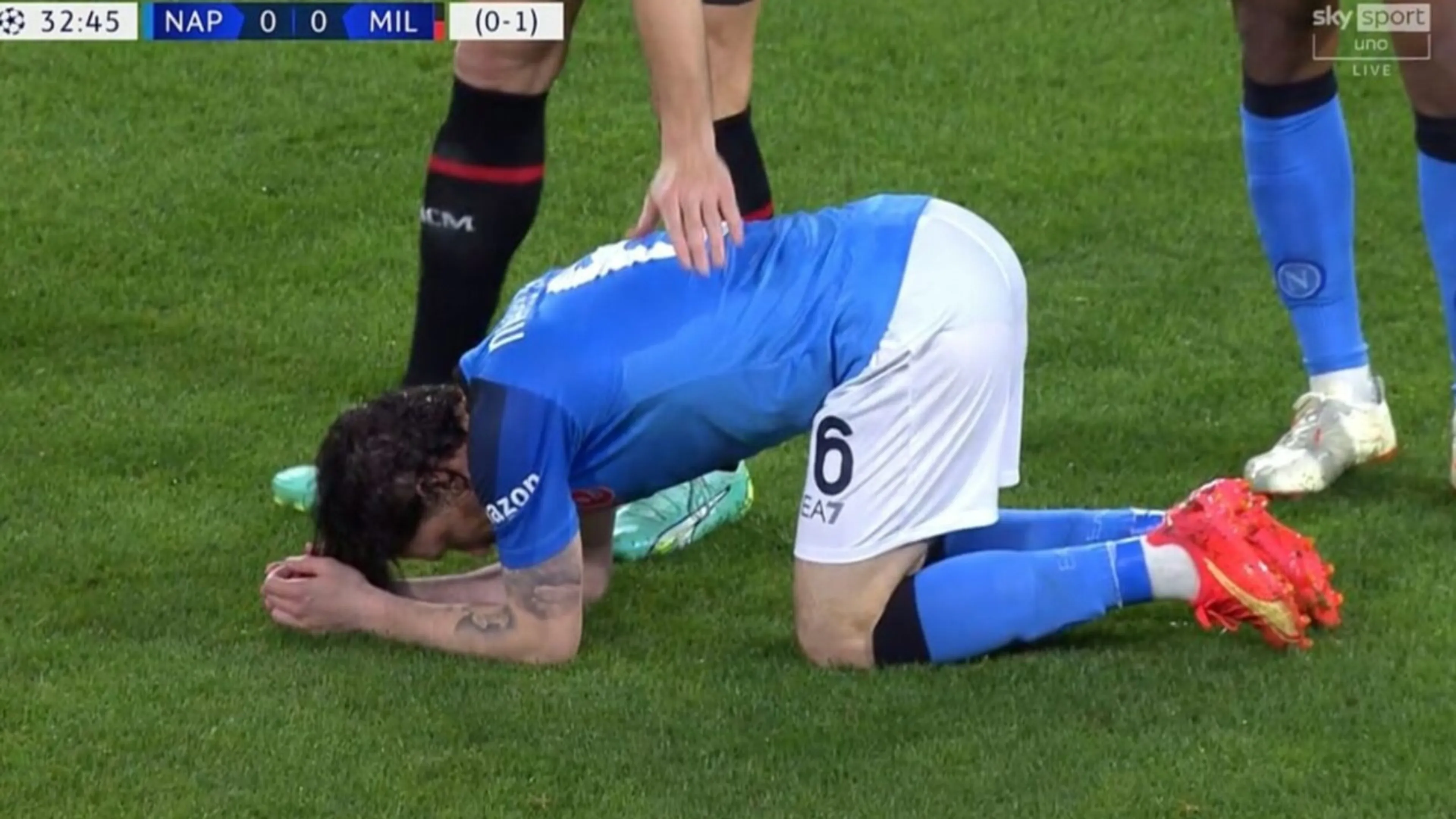 mario-rui-infortunato-viene-consolato-da-giroud