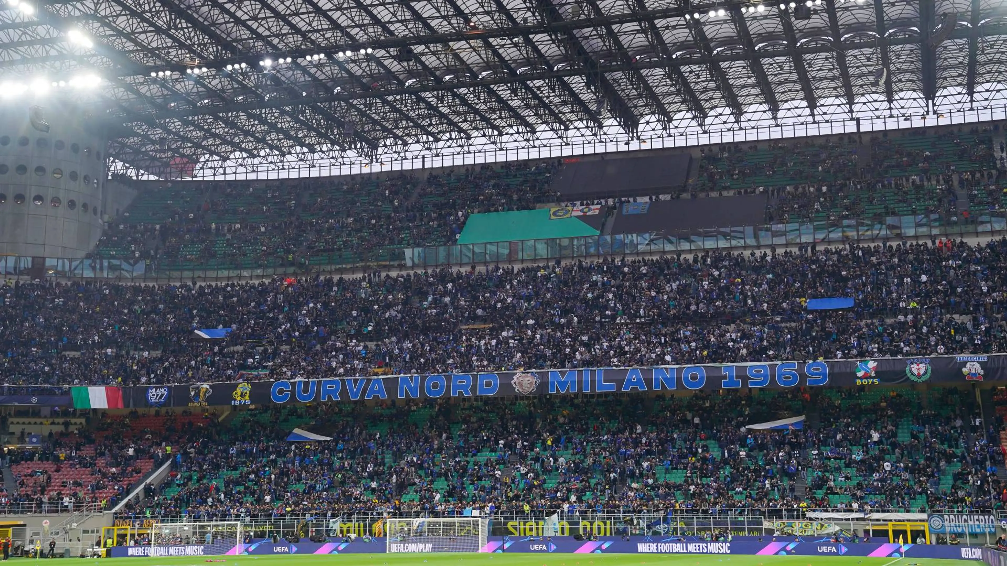 Copertina di Caso ultras, Moratti difende l'Inter: "Club e giocatori costretti a fare certe cose"