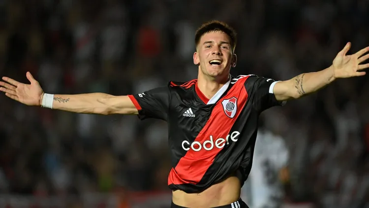 /images/m/a/s/Mastantuono-River-Plate-Milan.jpg