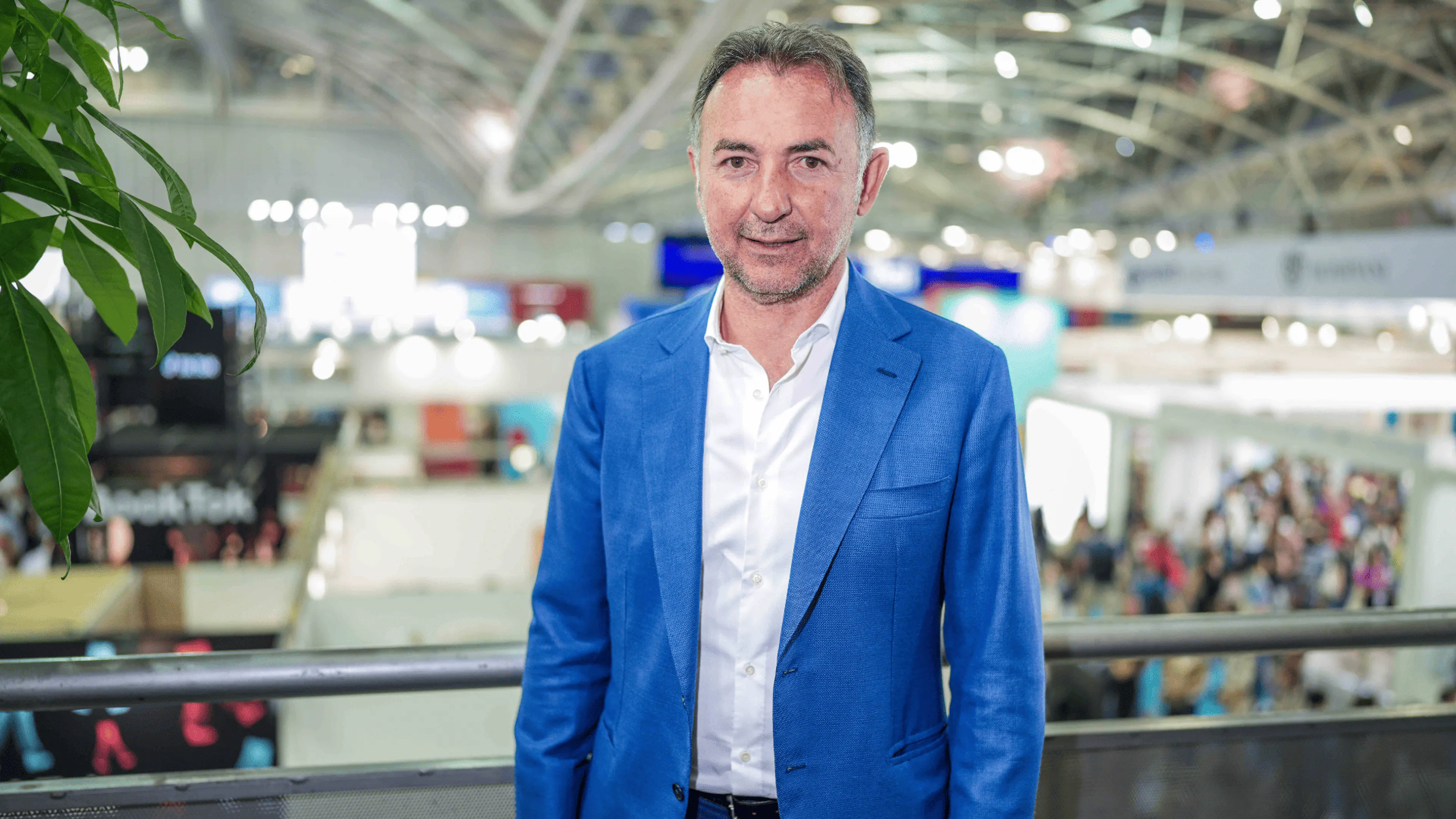 Copertina di Bordata di Massimo Mauro: "Leao come Cassano: inadatto per una grande squadra"