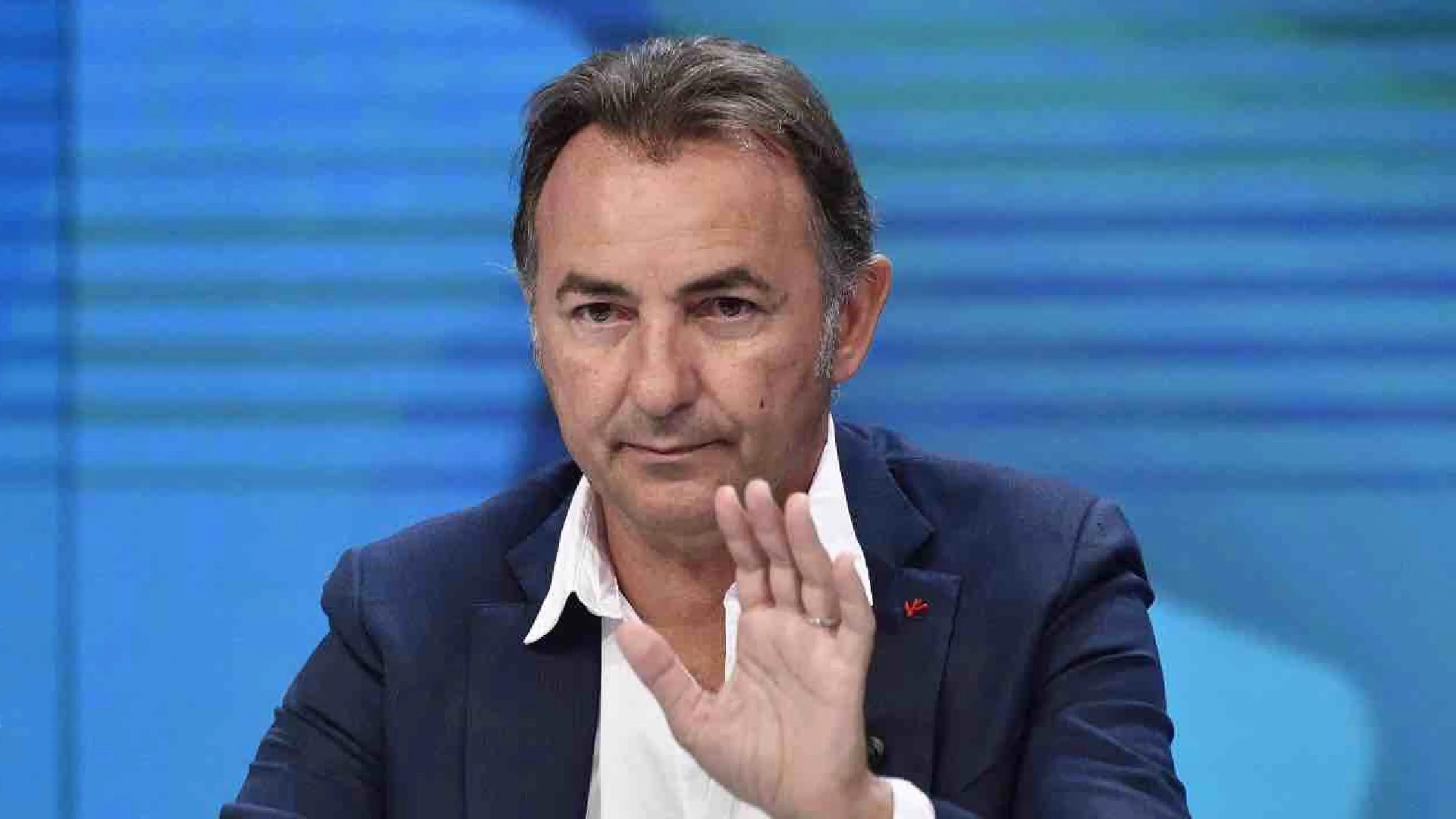 Copertina di Mauro umilia i calciatori: "Troppe partite? Ma quale sofferenza, allora si tagliassero lo stipendio"