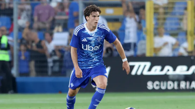 /images/m/a/x/maximo-perrone-rodriguez-como-como-cup-friendly-match-2025-26-como-vs-ajax-3-0-27-07-2025-azione-action-single-shot-como-cup-2025-26-amichevole-finale-como-ajax-3-0jpg_1754512955525.jpg
