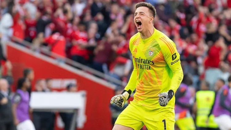/images/m/a/y/may-10-2025-lisbon-lisbon-portugal-benfica-goalkeeper-from-ukraine-anatoliy-trubin-1-celebrating-after-a-teammate-scored-a-goal-during-the-game-for-liga-portugal-betclic-between-benfica-and-sporting-at-estadio-da-luz-lisbon-portugal-zumas359-20250510zsps359018-copyright-xalexandrexdexsousaxjpg_1750702193458.jpg