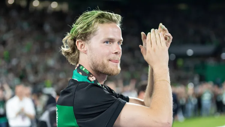 /images/m/a/y/may-17-2025-lisbon-lisbon-portugal-sporting-midfielder-from-denmark-morten-hjulmand-42-celebrating-after-winning-the-liga-portugal-betclic-at-estadio-jose-de-alvalade-lisbon-portugal-zumas359-20250517zsps359089-copyright-xalexandrexdexsousaxjpg_1753125526102.jpg