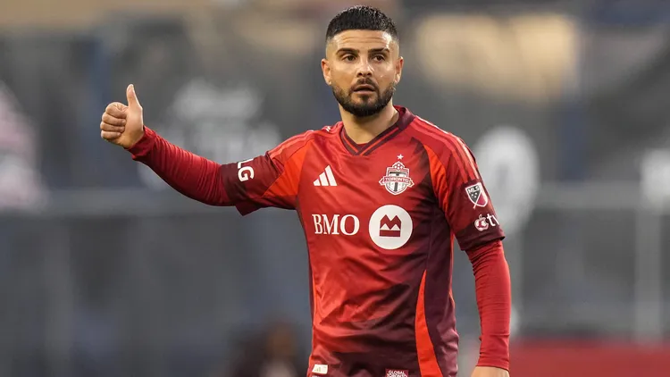 /images/m/a/y/may-24-2025-toronto-on-can-toronto-fc-forward-lorenzo-insigne-24-gestures-to-a-team-mate-during-mls-fussball-herren-usa-action-against-sc-nashville-in-toronto-on-saturday-may-24-2025-lorenzo-insigne-zumac35-20250524zafc35201-copyright-xchrisxyoungxjpg_1751446589294.jpg