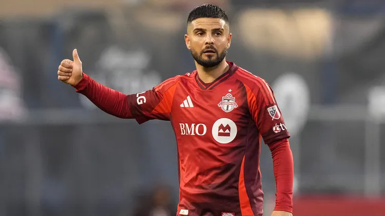 /images/m/a/y/may-24-2025-toronto-on-can-toronto-fc-forward-lorenzo-insigne-24-gestures-to-a-team-mate-during-mls-fussball-herren-usa-action-against-sc-nashville-in-toronto-on-saturday-may-24-2025-lorenzo-insigne-zumac35-20250524zafc35201-copyright-xchrisxyoungxjpg_1757450834692.jpg