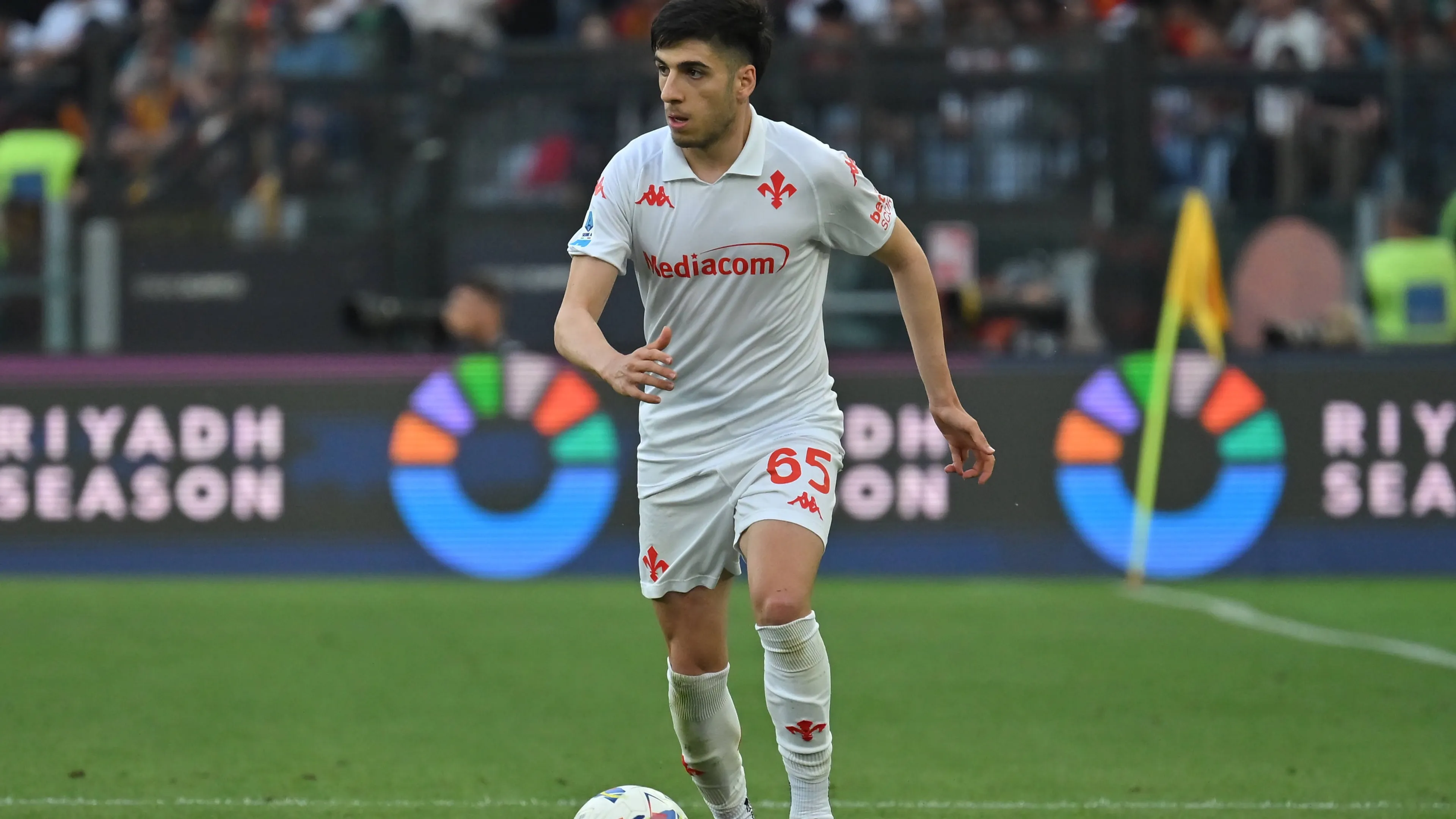 Parisi fa chiarezza sul futuro: "Sono contento di restare alla Fiorentina"