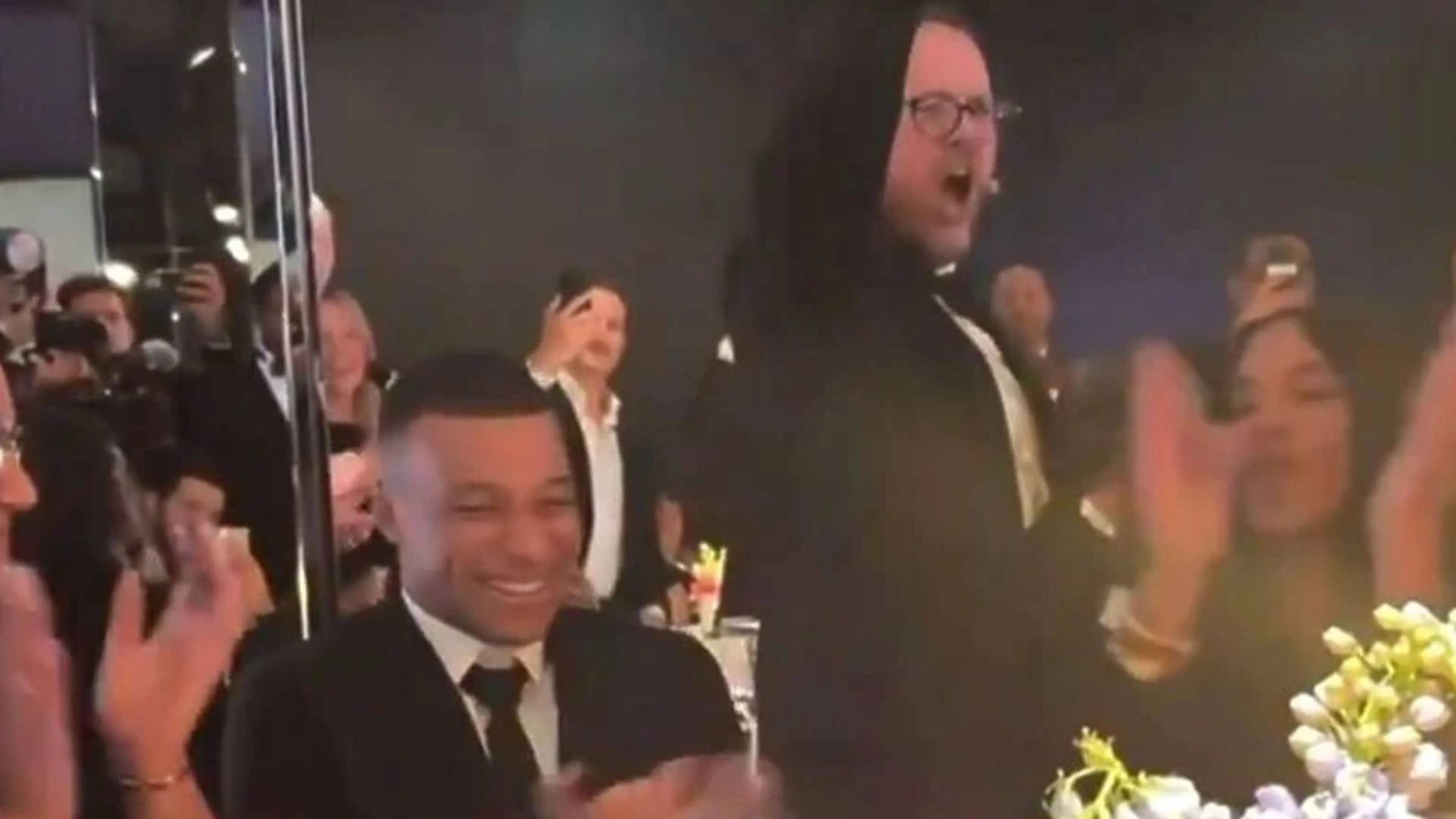 Copertina di Mbappé acquista un quadro di Pelé a un prezzo monstre. Battuto Hakimi all'asta