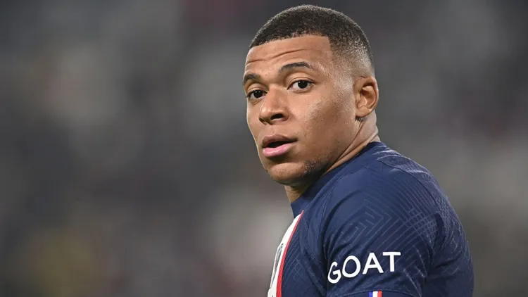 /images/m/b/a/Mbappe-psg-rinnovo.jpg