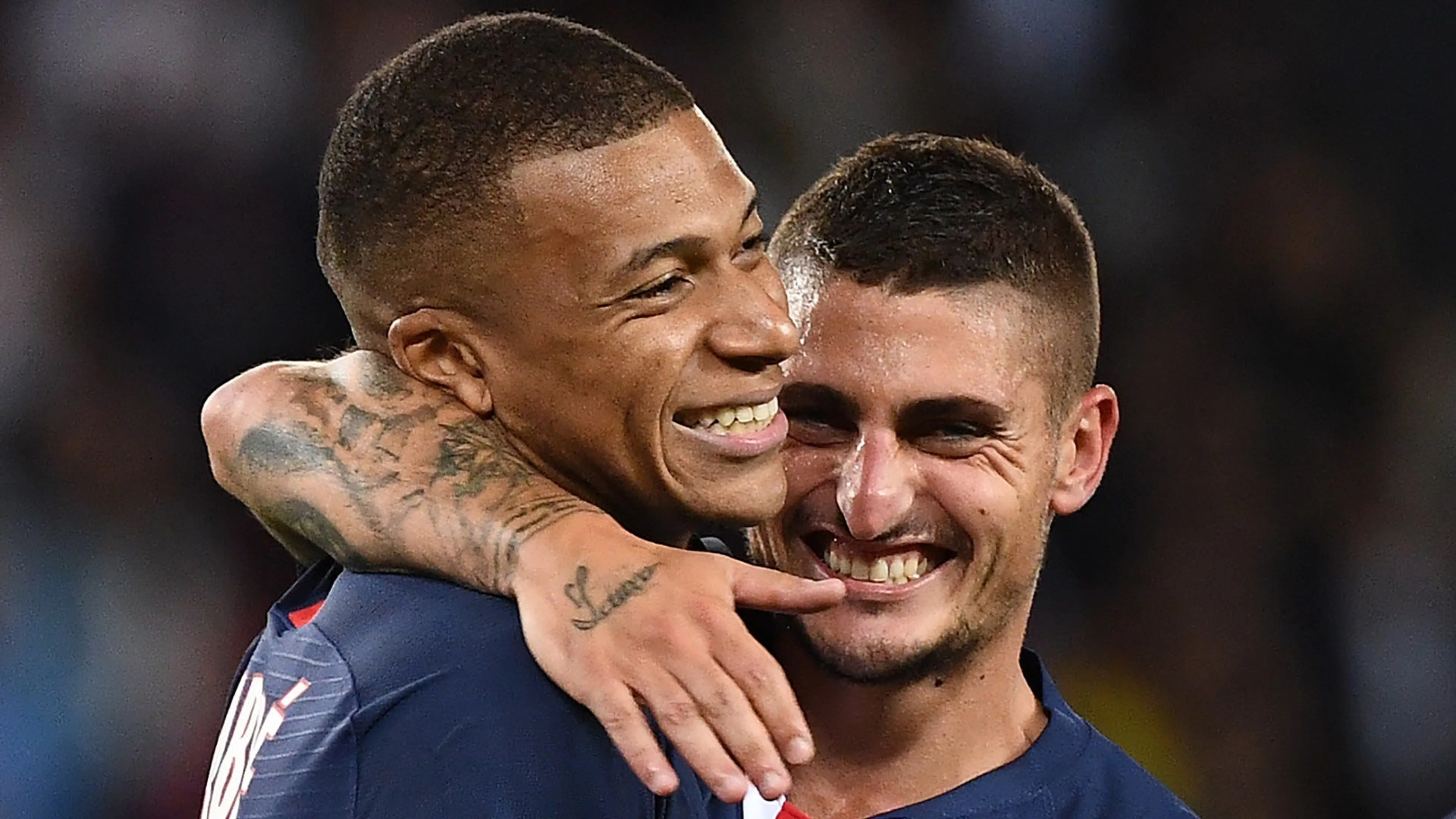 Copertina di Il saluto da brividi di Mbappé a Verratti
