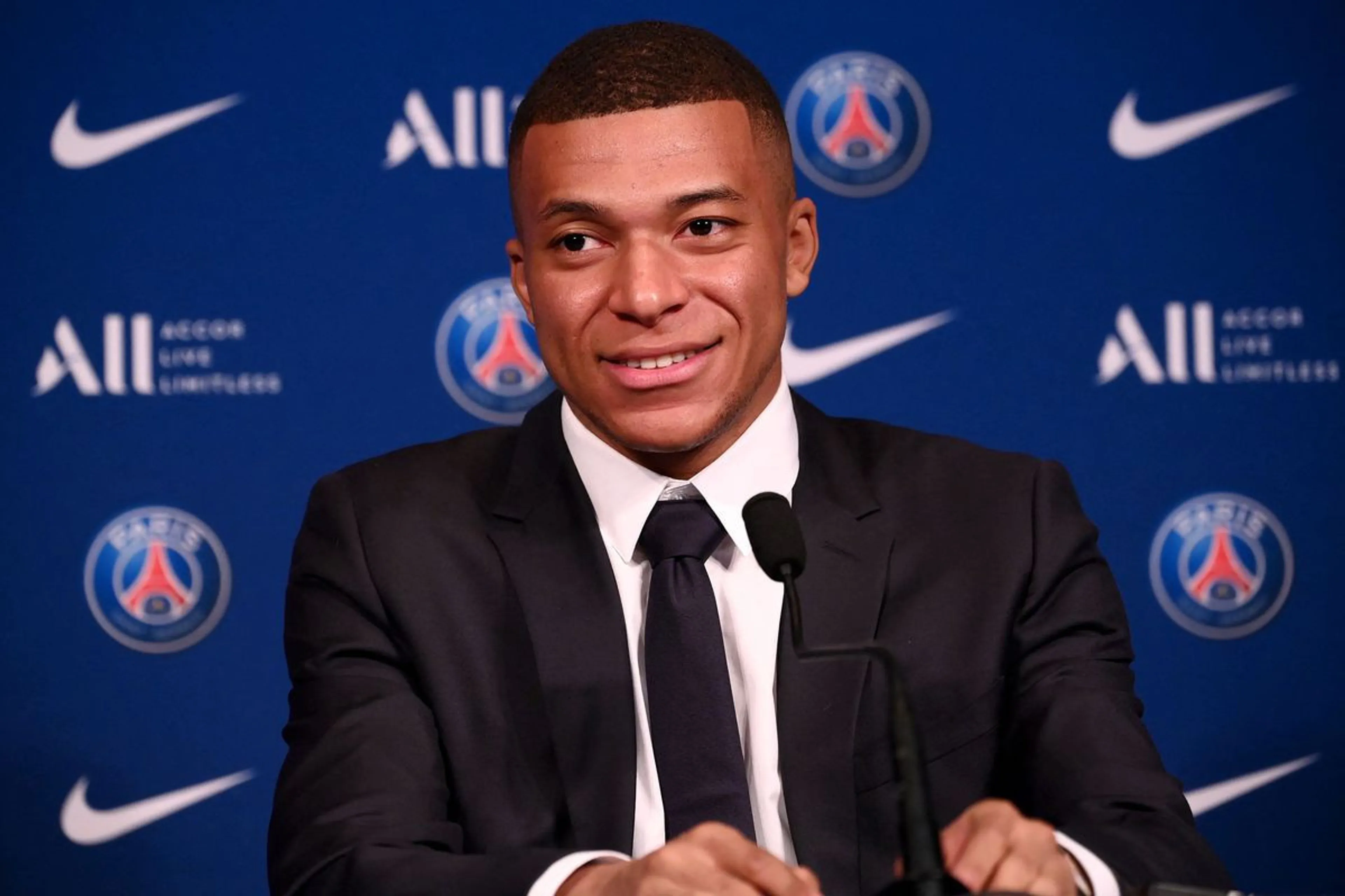 Copertina di Mbappé e mercato Psg, lista nera con 14 nomi: il francese vuole che partano
