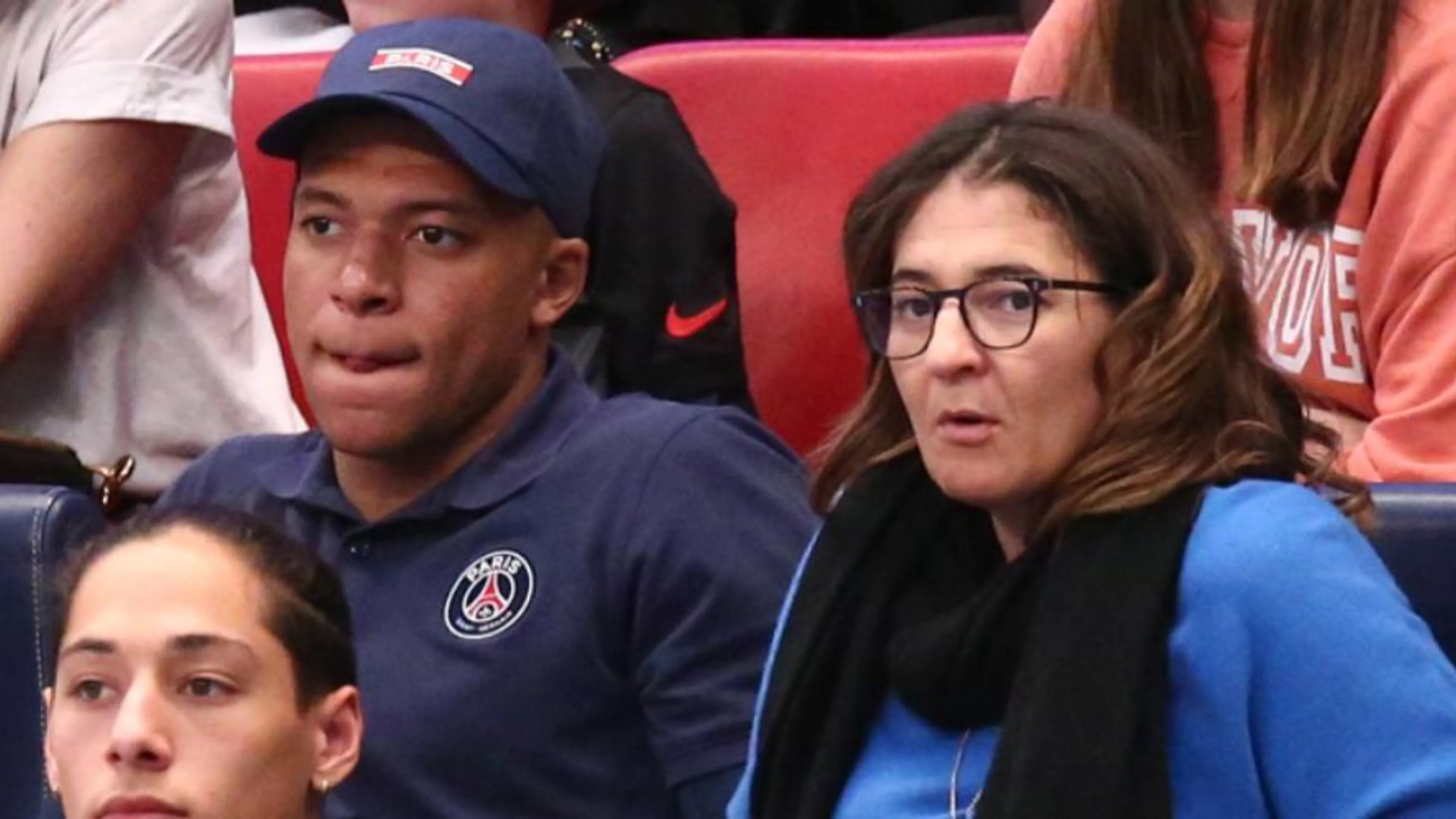 Copertina di La mamma-agente di Mbappé: "Se non mi dà il 30% non faccio niente per lui"