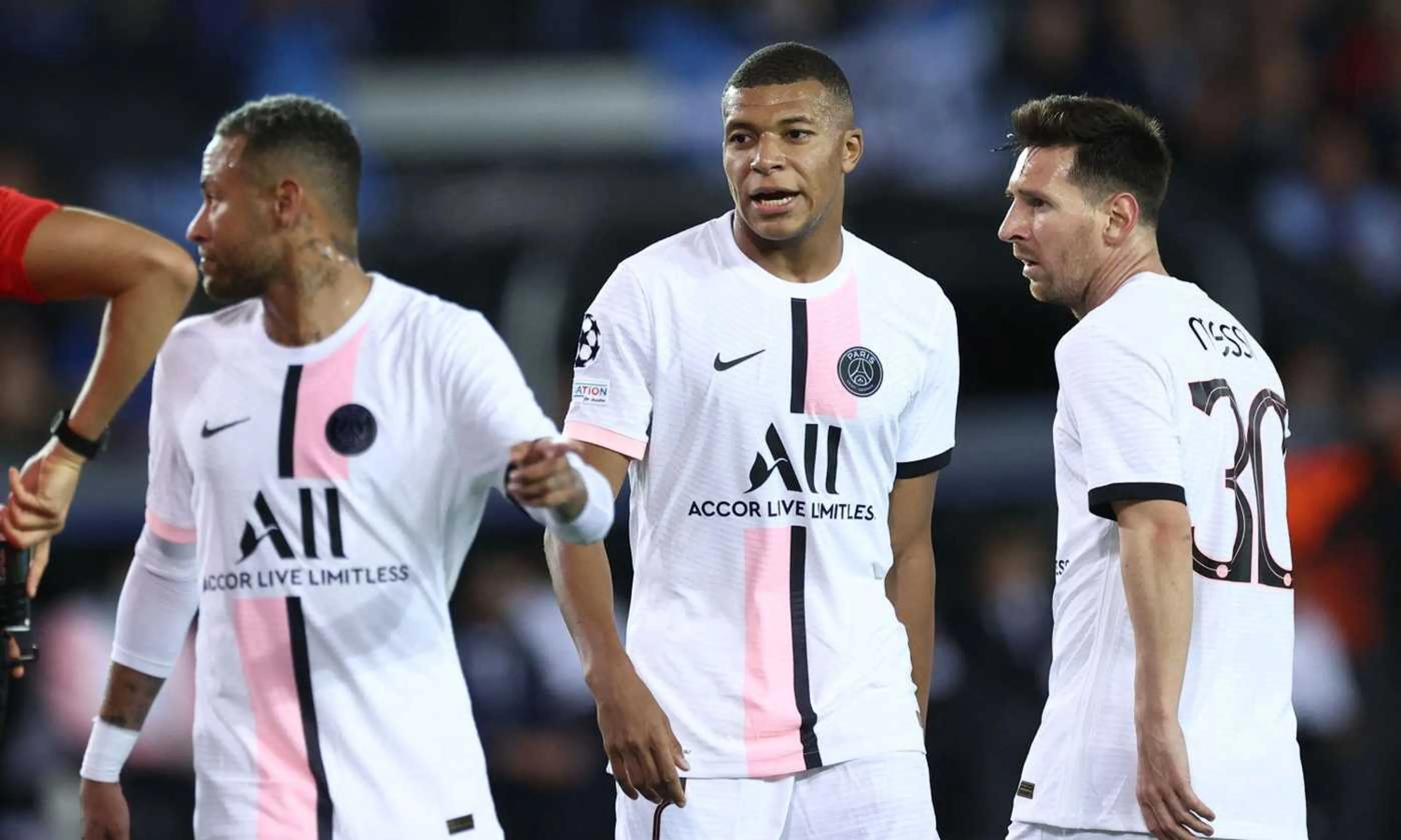 Copertina di PSG, la ricetta di Mbappè per una pacifica convivenza: “Condividere la torta così che tutti e tre possano mangiare”