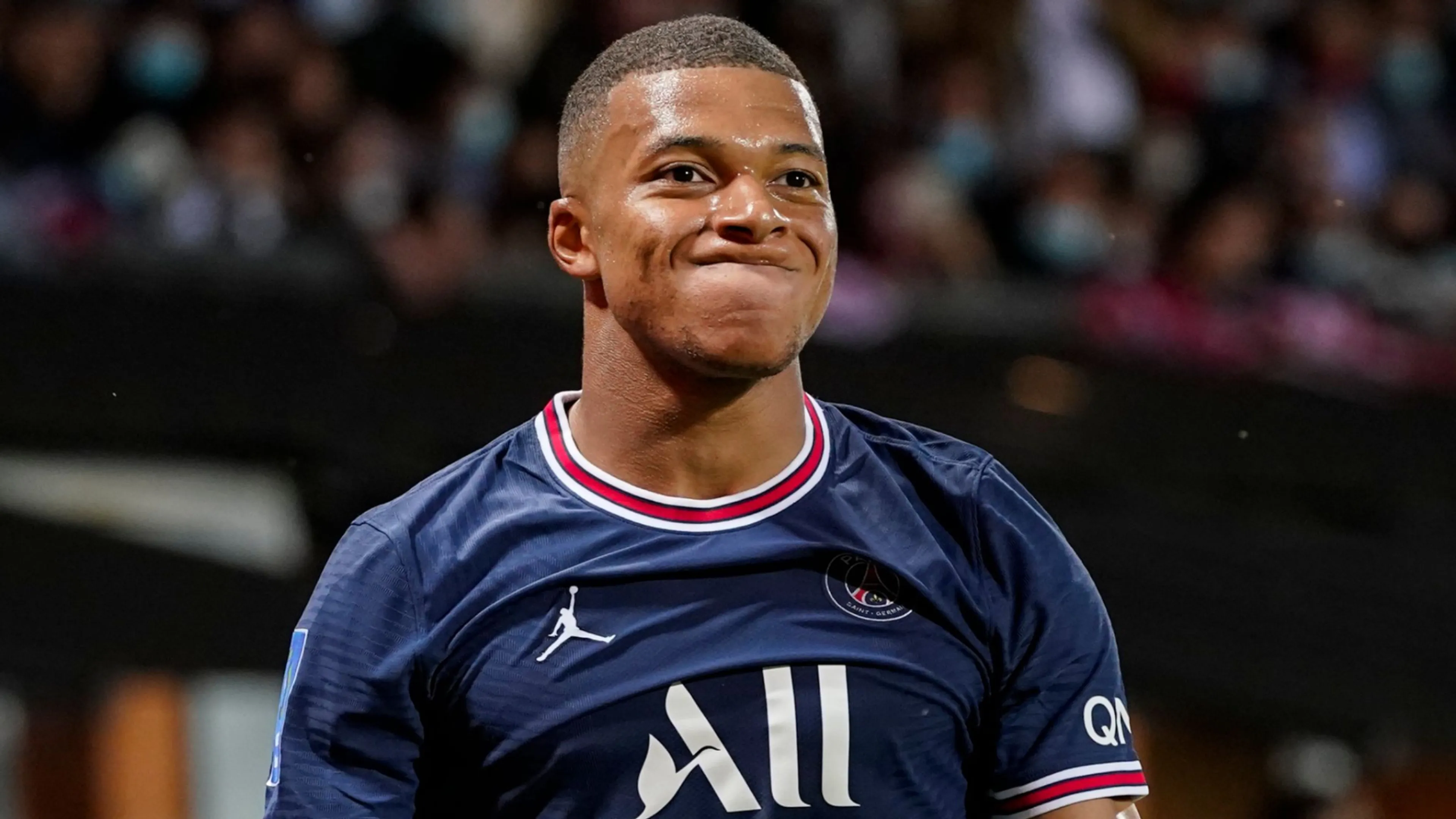 Copertina di Mbappé gela il Psg con una lettera: rifiutato il rinnovo automatico. E adesso che si fa?!