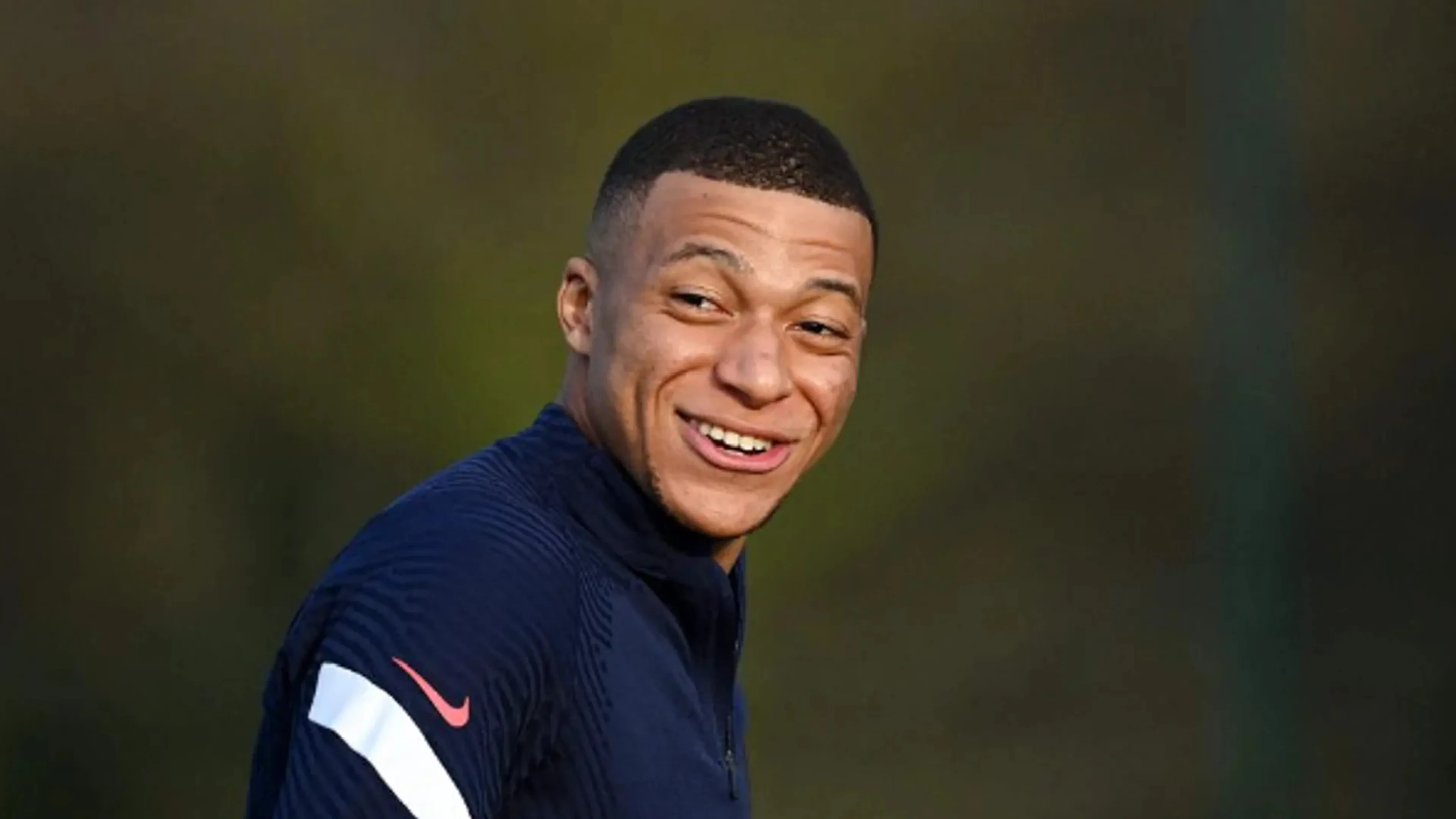 Copertina di Dani Grace Almeida, la modella che fa coppia con Mbappe (FOTO)