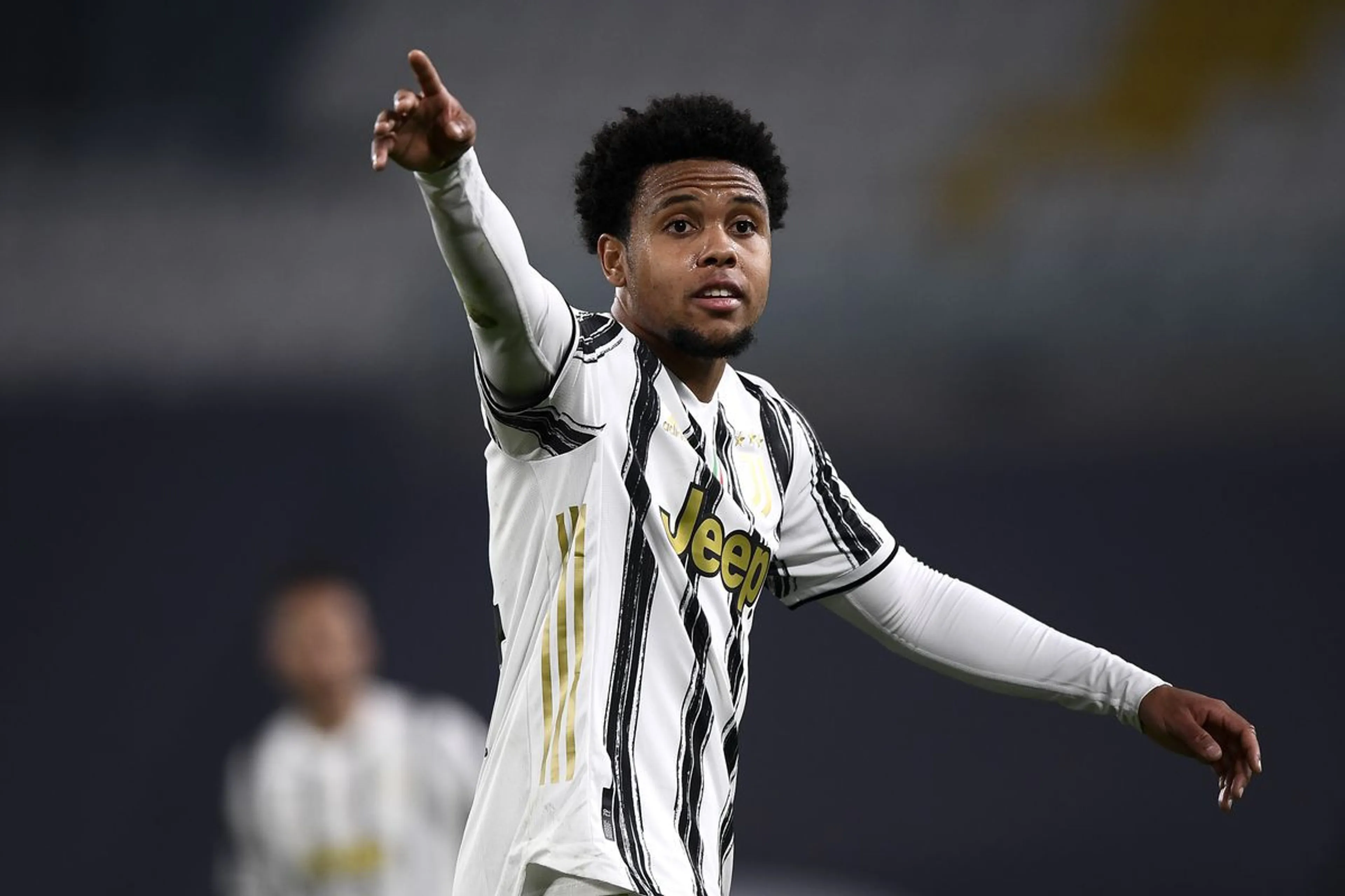 Copertina di McKennie e i tifosi italiani: “Mi seguono ovunque. Anche i miei cani vengono riconosciuti”