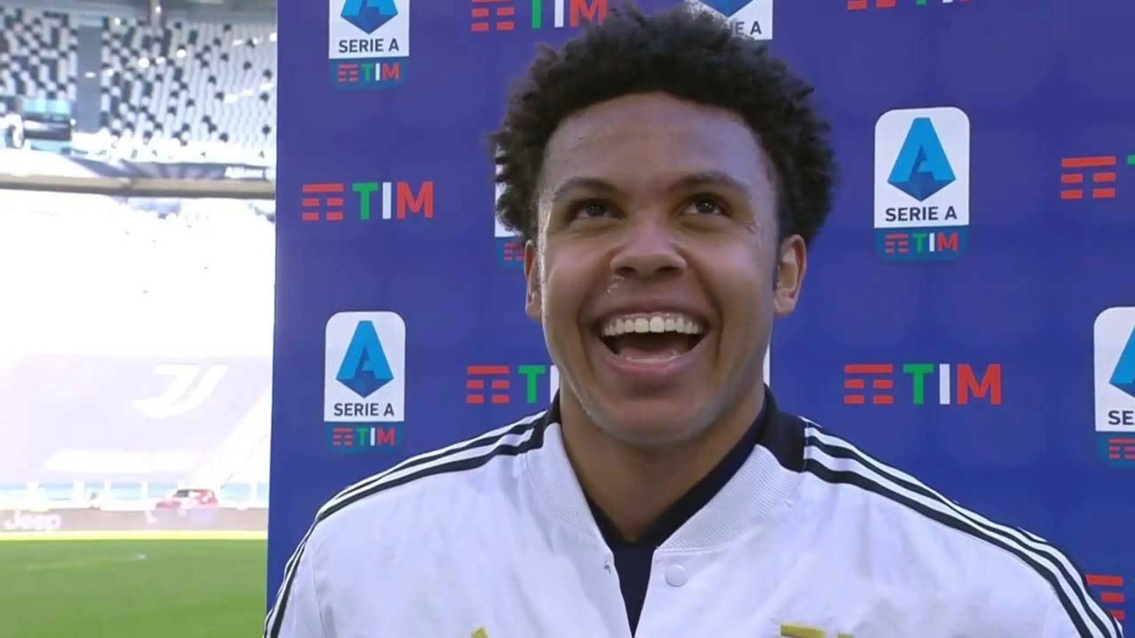 Copertina di “Carabinieri, aprite!”, ma McKennie li lascia fuori la villa per un’ora. All’interno party con Dybala e Arthur