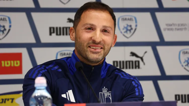 /images/m/e/d/media-activities-of-the-belgian-national-football-team-16-11-2024-budapest-hungary-november-16-tedesco-domenico-head-coach-of-belgium-pictured-during-a-press-conference-pk-pressekonferenz-prior-to-the-uefa-nations-league-tournament-league-a-phase-group-a2-match-between-israel-and-belgium-on-november-16-2024-in-budapest-hungary-16-11-2024-budapest-hungary-copyright-xtomasxsiskxjpg_1757434838788.jpg