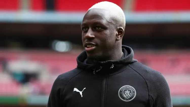 /images/m/e/n/mendy-2.jpg