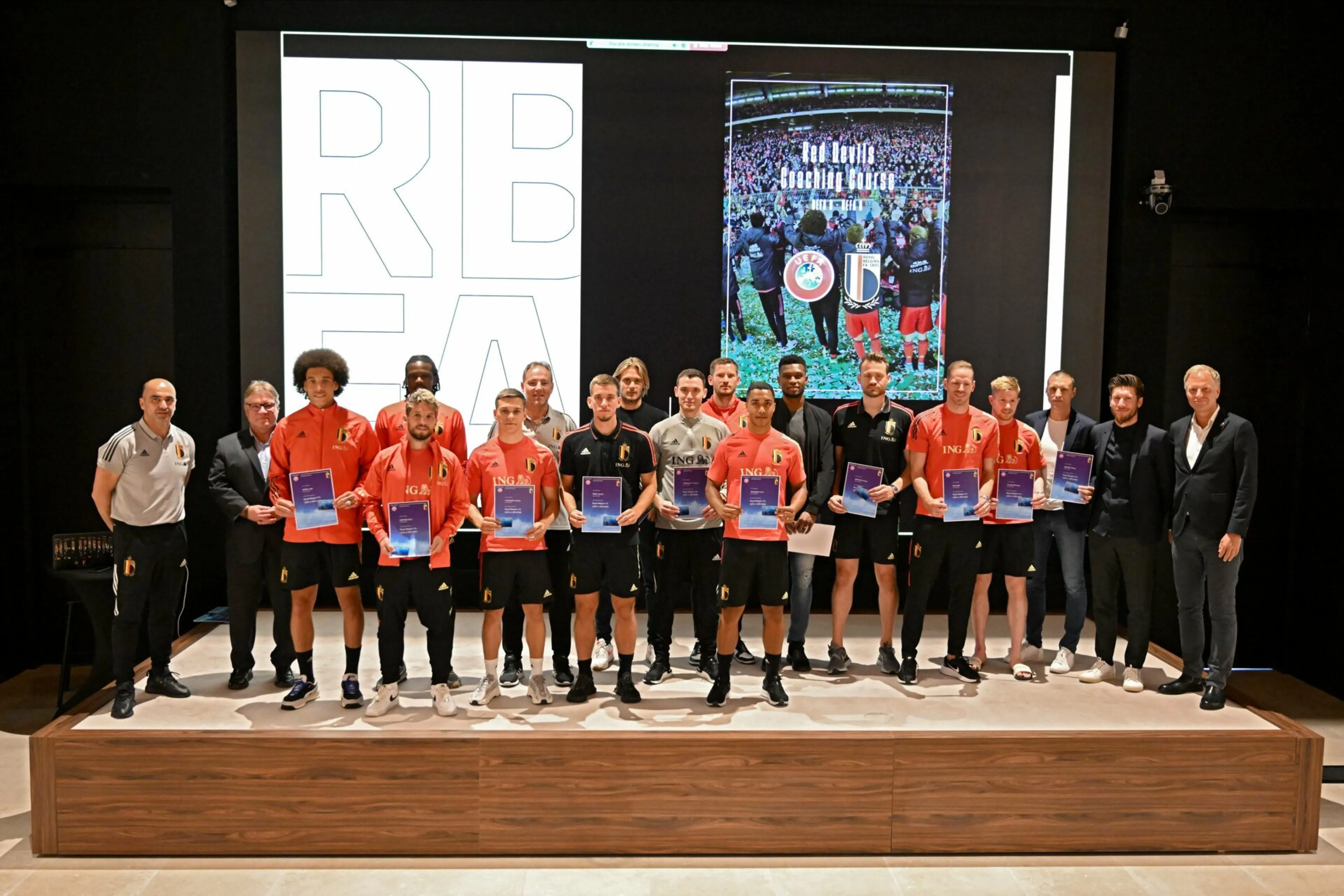 Copertina di Belgio, 18 giocatori ottengono la licenza da allenatore UEFA: tra loro De Bruyne e Mertens
