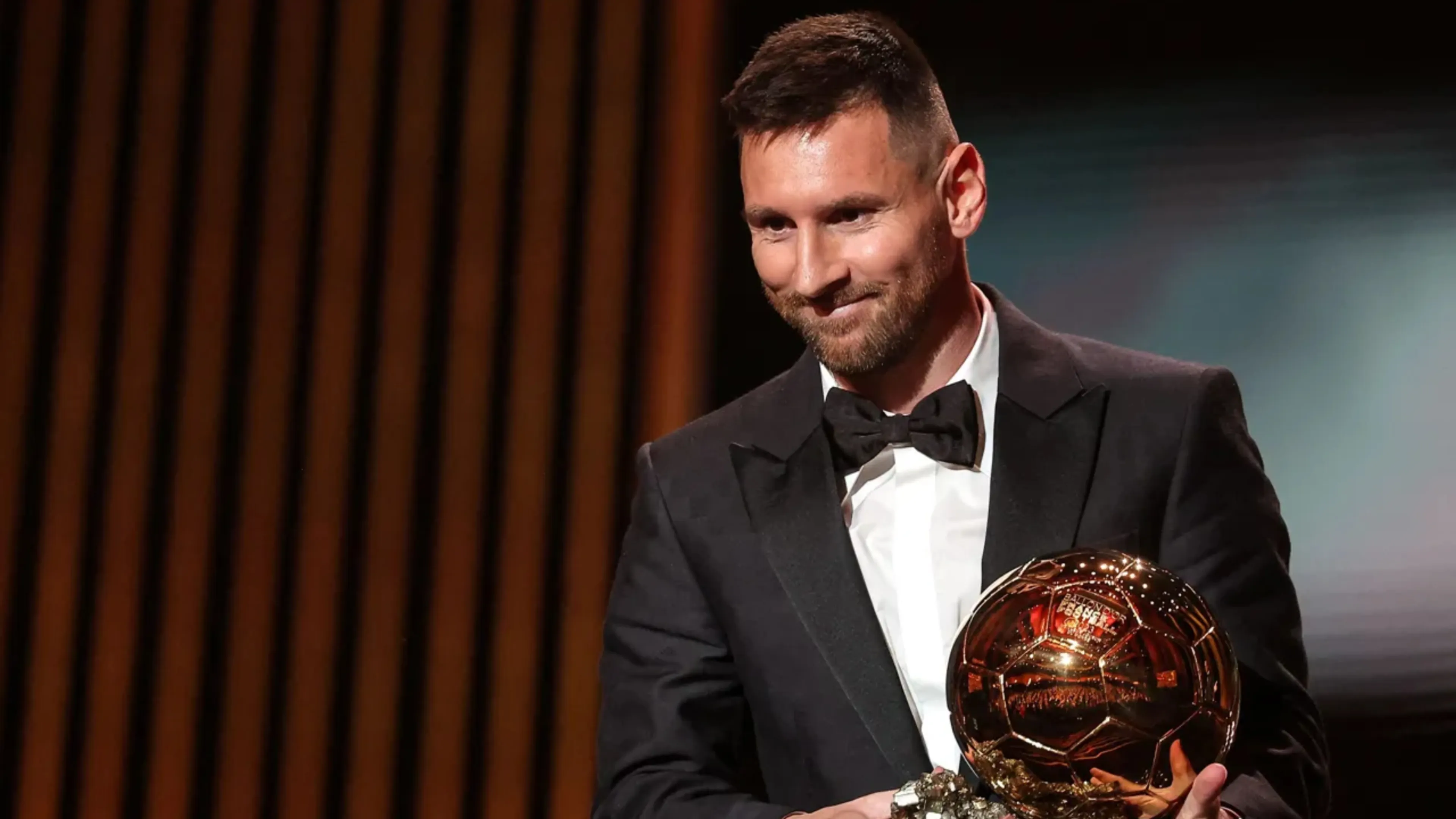 Copertina di I voti per il Pallone d'Oro: grande distanza tra Messi e Haaland, solo un paese non li ha messi primi