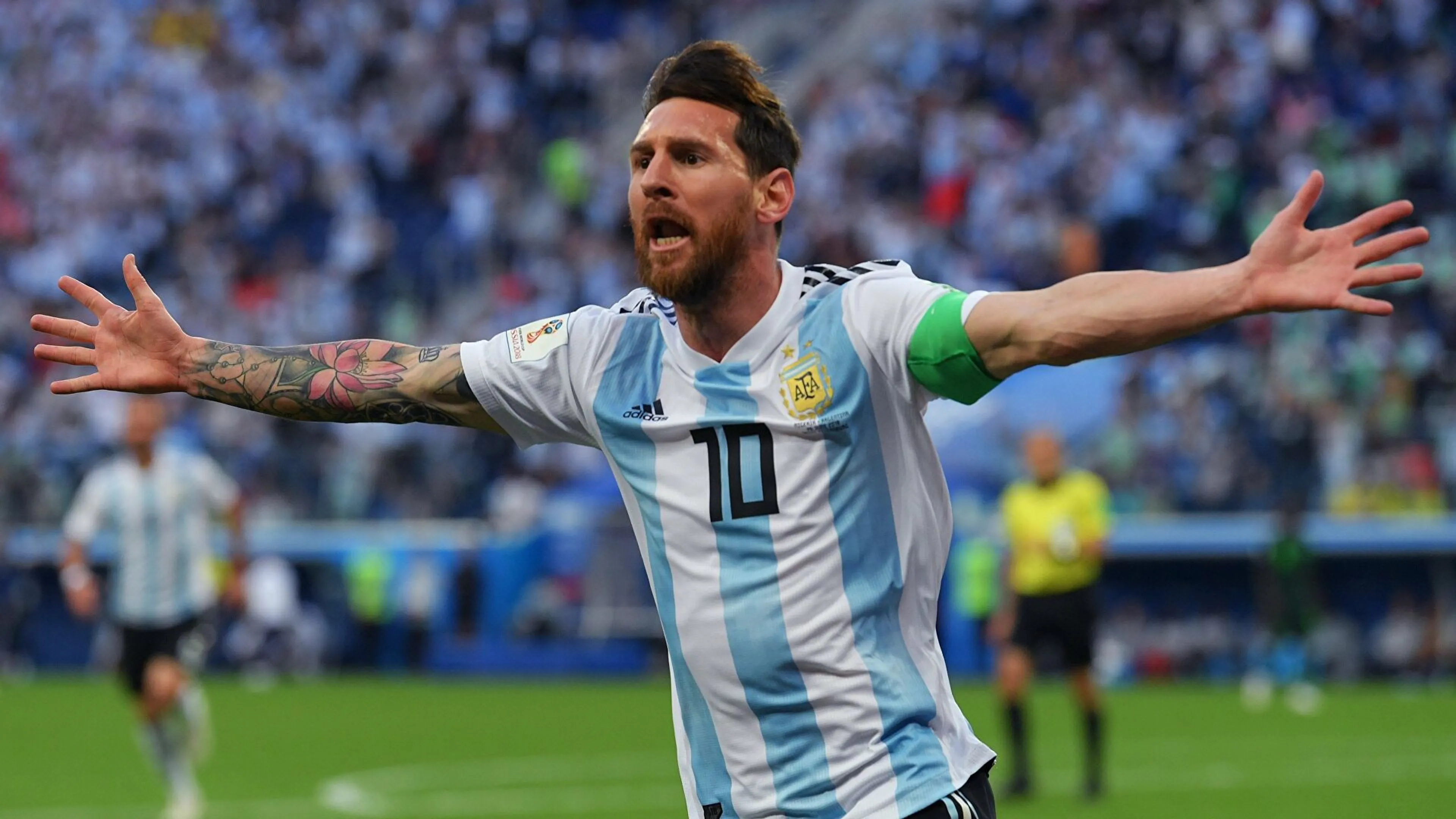 Copertina di Messi mania, l’Argentina stampa 300 maglie del giocatore per ogni partita: troppe richieste