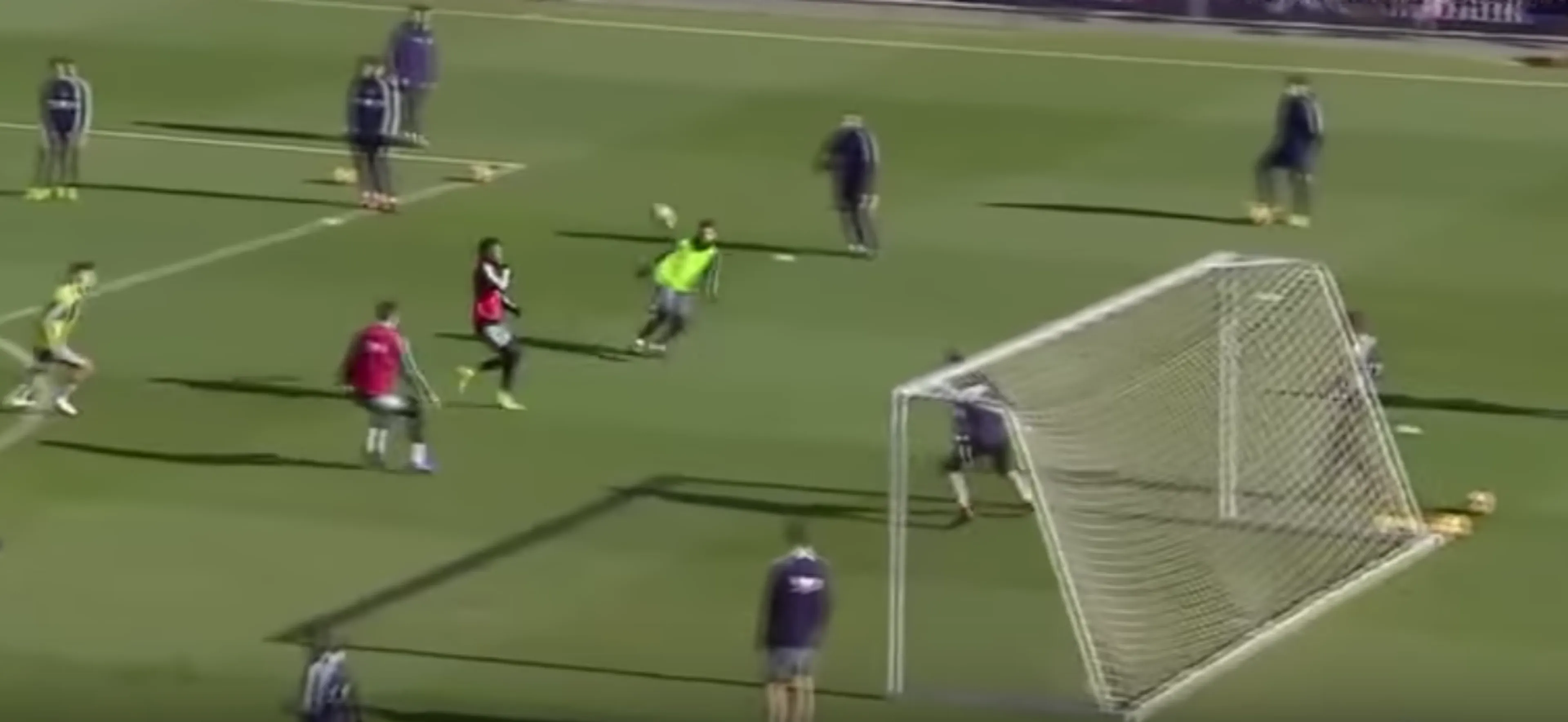 Copertina di Il nuovo “colpo magico” di Messi in allenamento (VIDEO)