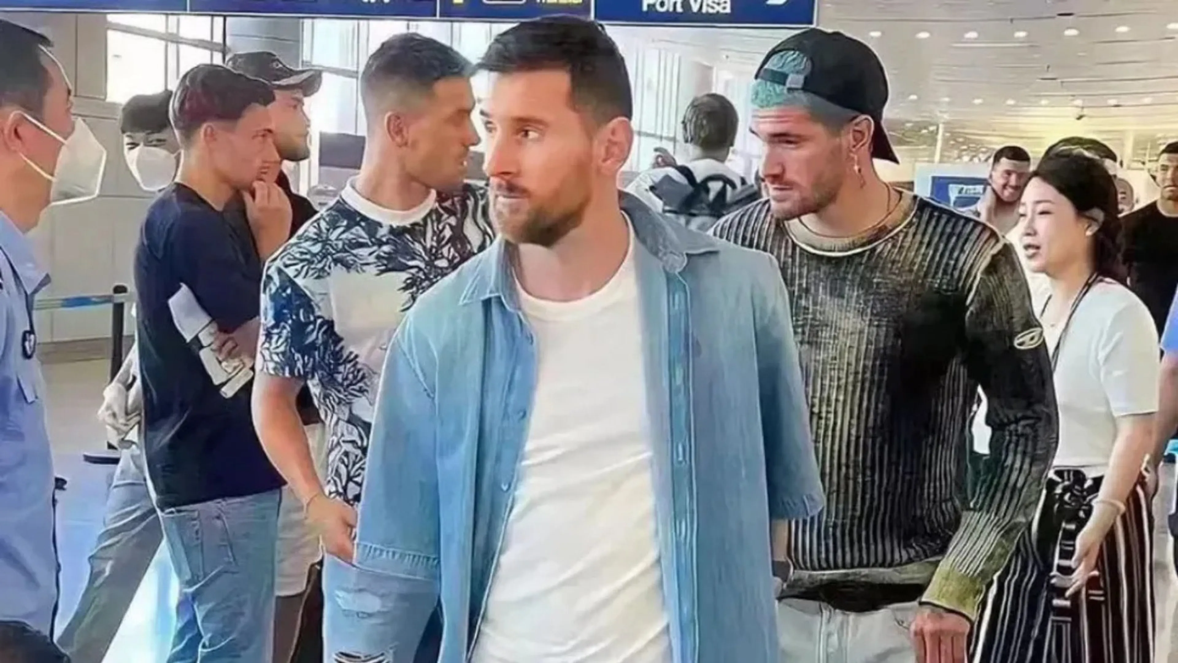 Copertina di Messi "rimbalzato" in Cina: incredibile disavventura in aeroporto per la Pulce