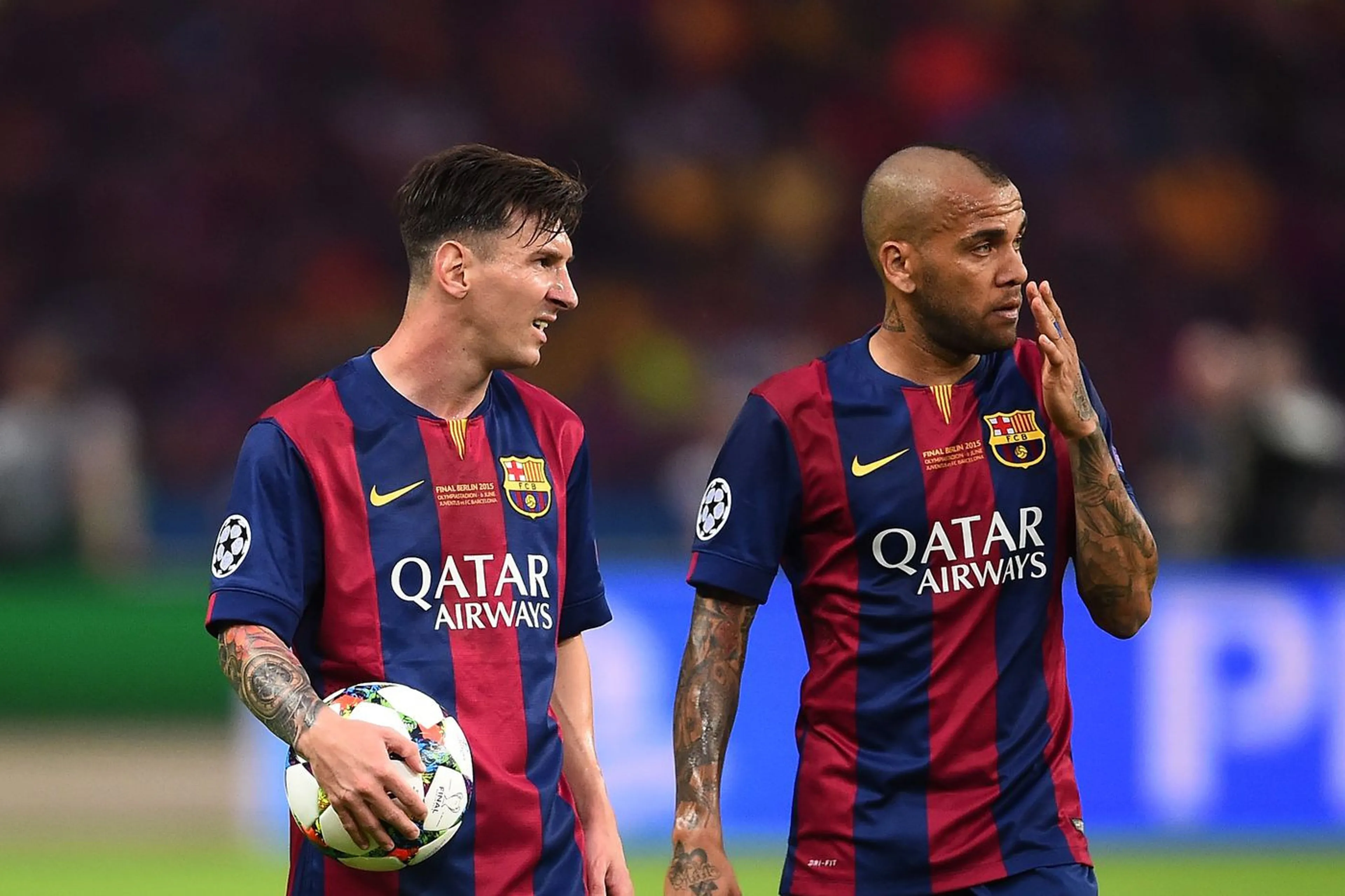 Copertina di Dani Alves consiglia Leo Messi: “Resta al Barcellona”