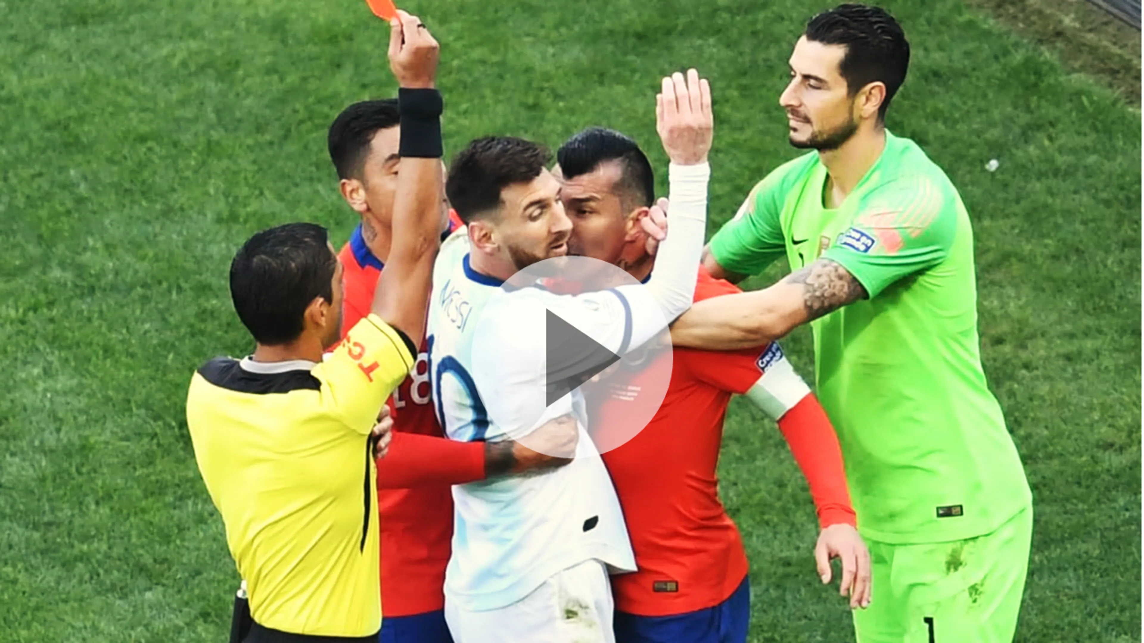 Copertina di Messi e Medel impazziti in Copa America. Ecco cosa hanno combinato (VIDEO)