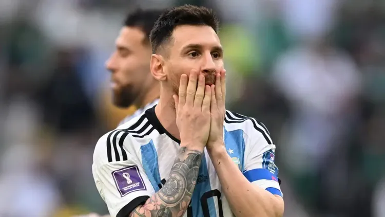 /images/m/e/s/messi-in-argentina-sommerso-dai-tifosi.jpg