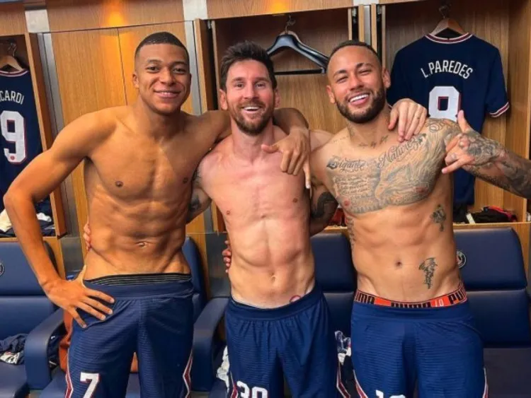 /images/m/e/s/messi-mbappe-neymar.jpg