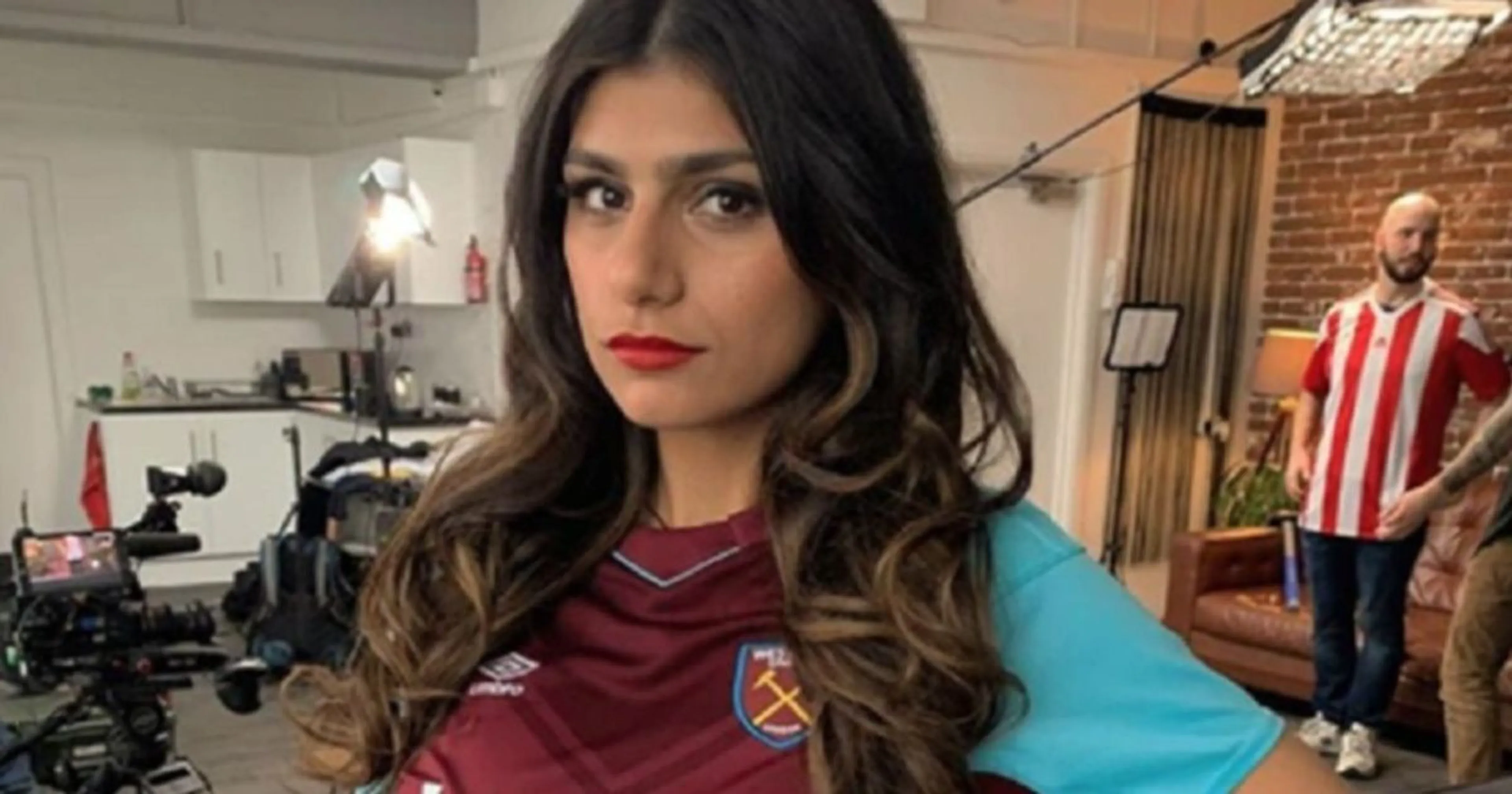 Copertina di Premier League, la top 11 di Mia Khalifa (VIDEO)