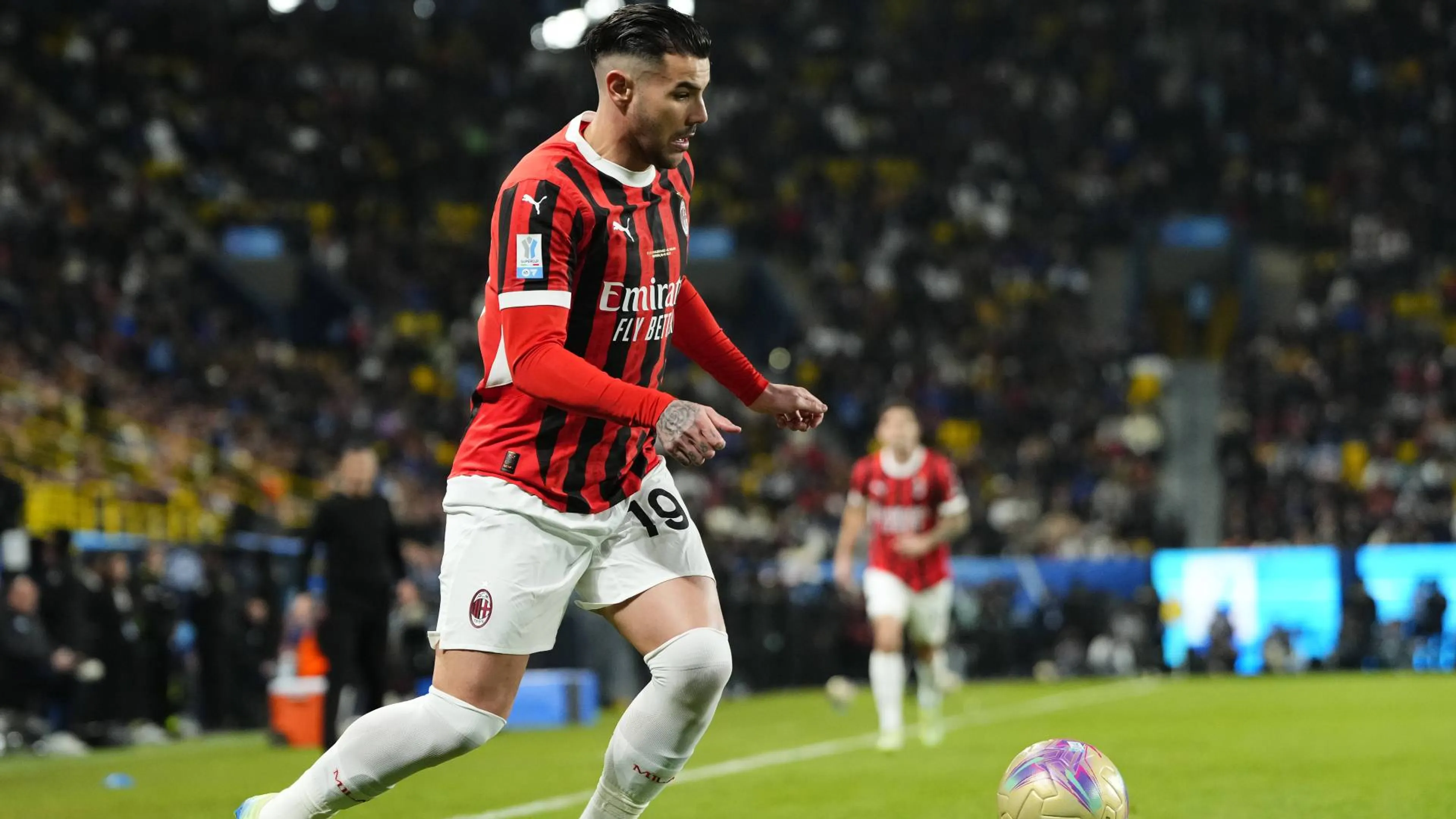 Copertina di Milan, rinnovo Theo Hernandez: fumata bianca in vista? Le cifre del possibile accordo