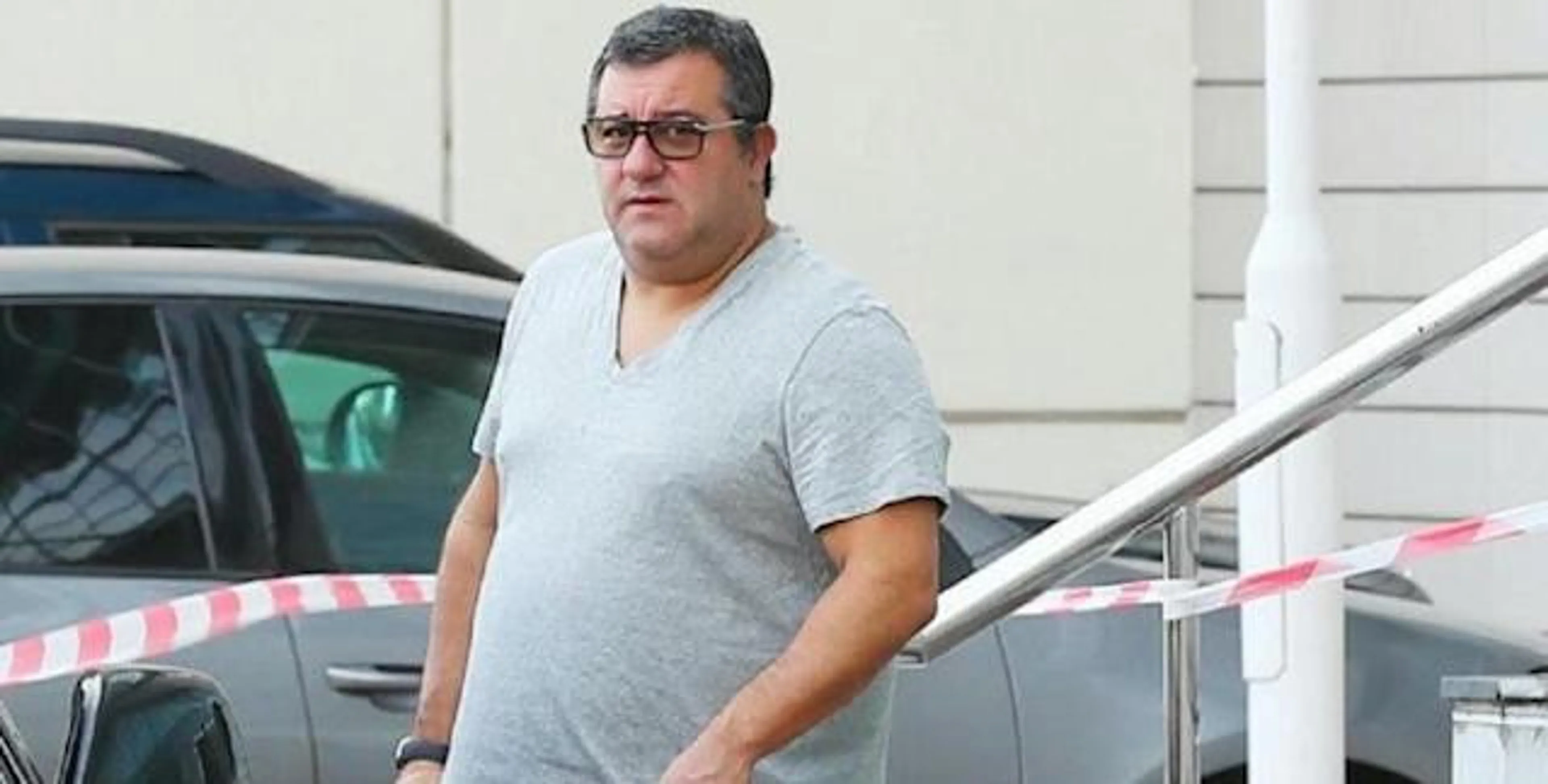 Copertina di Mino Raiola in ospedale, la Bild: “Ricoverato in terapia intensiva, è grave!”. Ma lo staff dell’agente smentisce: “Cattivo gusto”