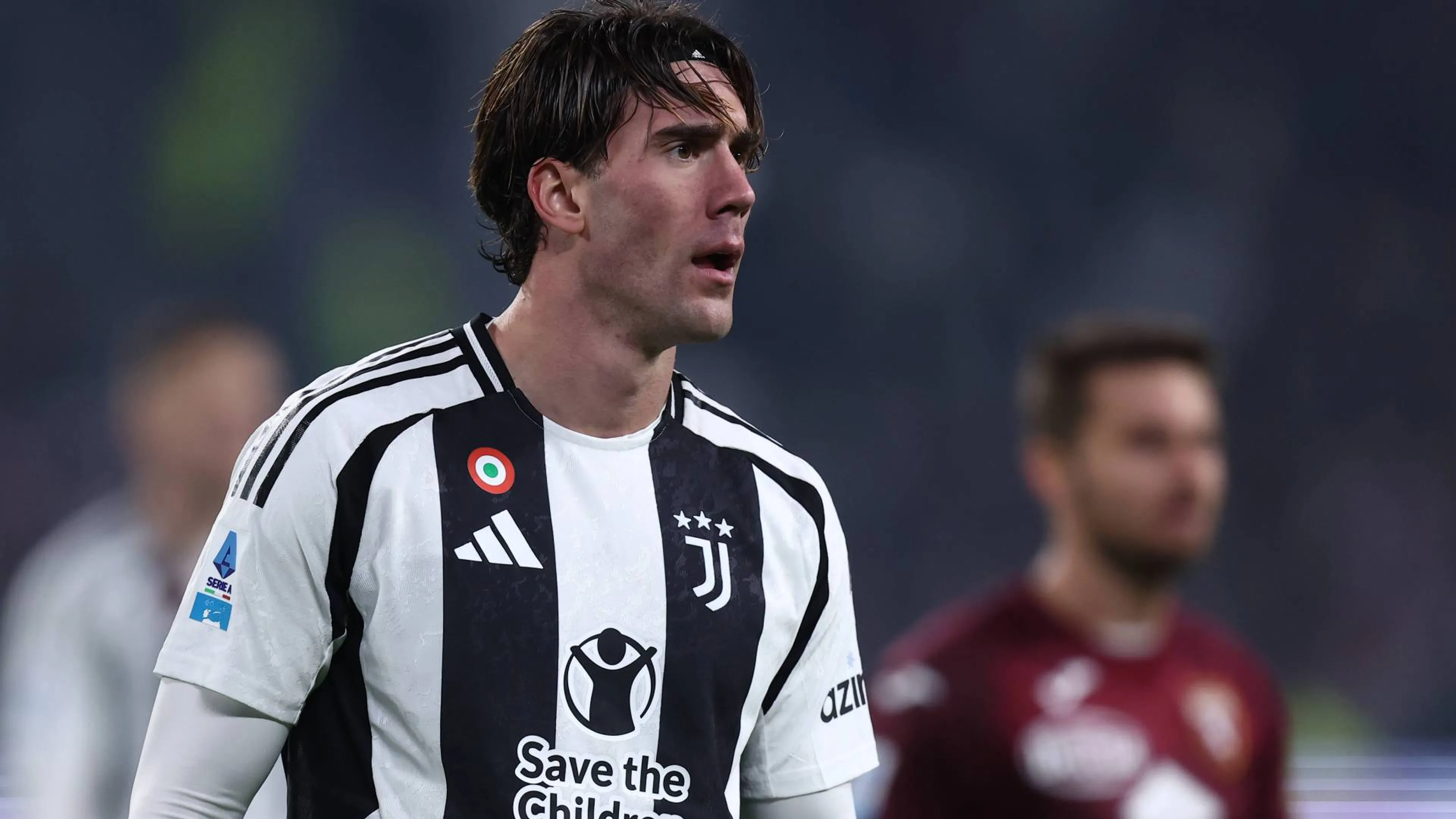 Copertina di Vlahovic, Moggi parla chiaro: "Quando è arrivato alla Juve gli ho detto di fare attenzione"