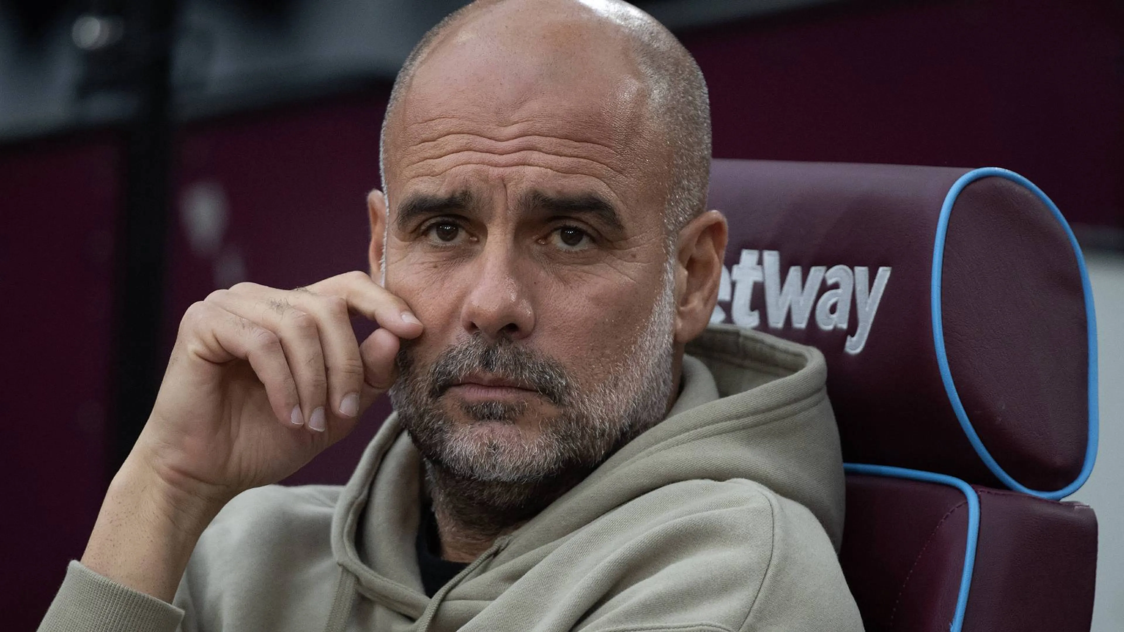 Copertina di Guardiola: "Haaland sta vivendo un momento difficile in famiglia"