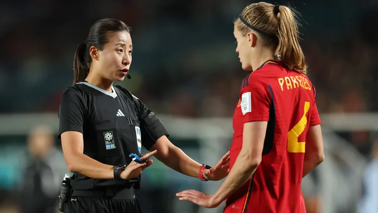 /images/m/o/n/Mondiali-Femminili-arbitra.jpg