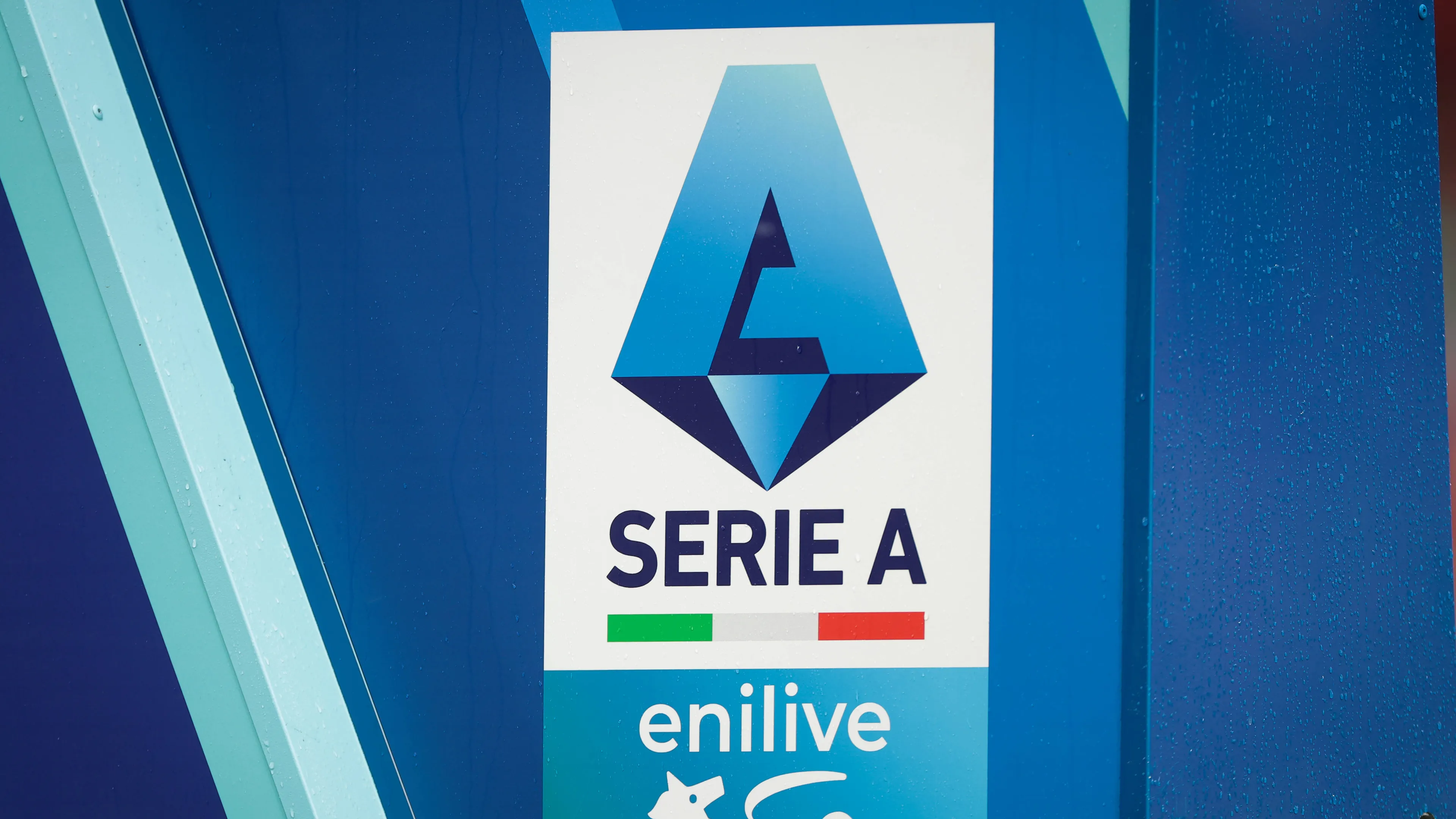 Copertina di Monza Italy 4th May 2025 The Serie A Enlive logo is seen on the line up arch prior to kick off in the AC Monza vs Atalanta Serie A match at U Power Stadium Monza Picture credit should read Jonathan Moscrop Sportimage EDITORIAL USE ONLY No use with unauthorised audio video data fixture lists club league logos or live services Online in match use limited to 120 images no video emulation No use in betting games or single club league player publications SPI 064 JM MONZA ATALANTA SPI 3885 0064