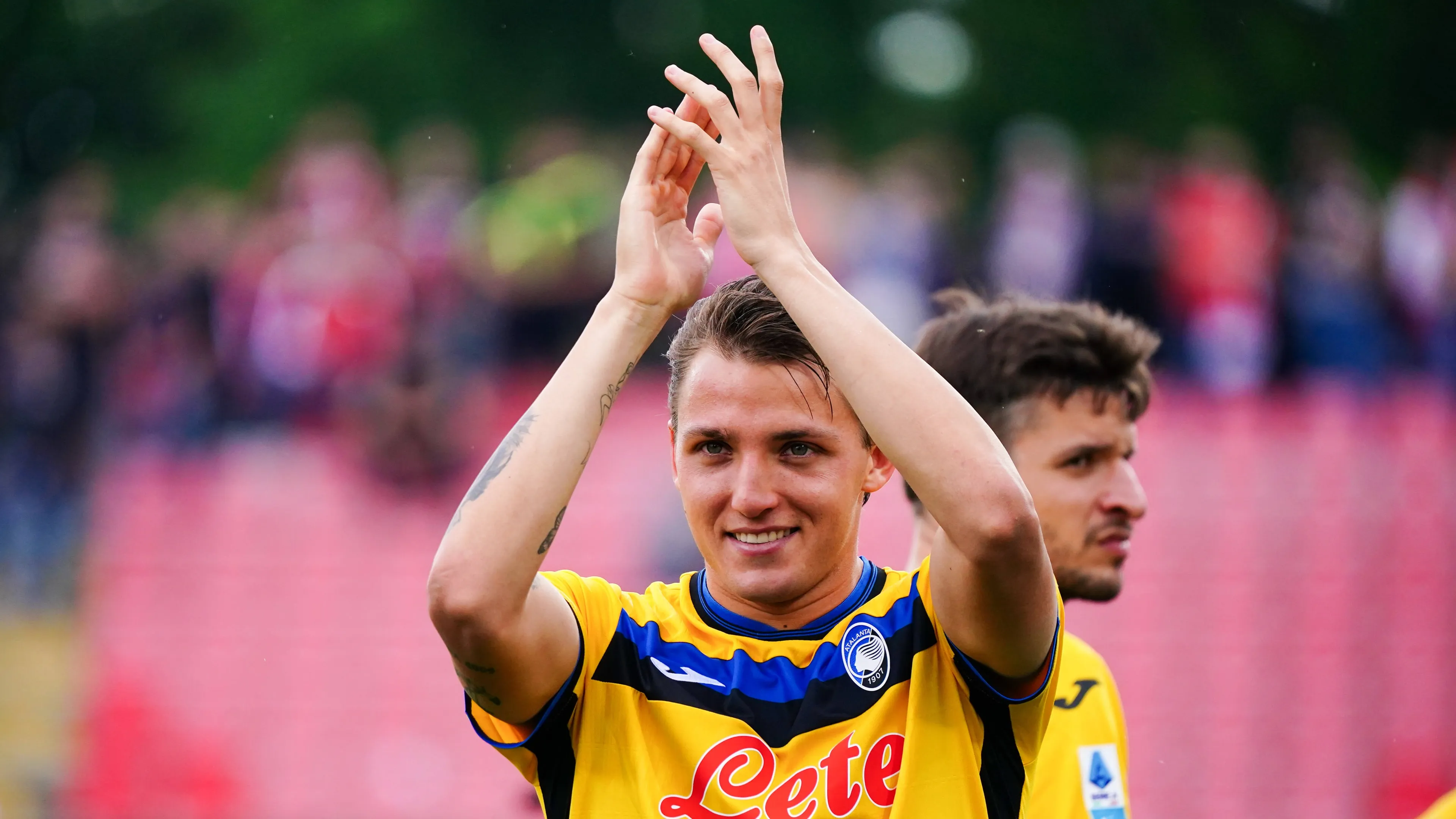 Copertina di Monza v Atalanta Serie A Mateo Retegui of Atalanta BC claps his hands during the Italian Serie A football match between AC Monza and Atalanta BC at U Power Stadium in Monza Italy on May 4 2025 Monza Italy Italy Copyright xLucaxRossinix originalFilename rossini acmonzav250504 np9Dw jpg