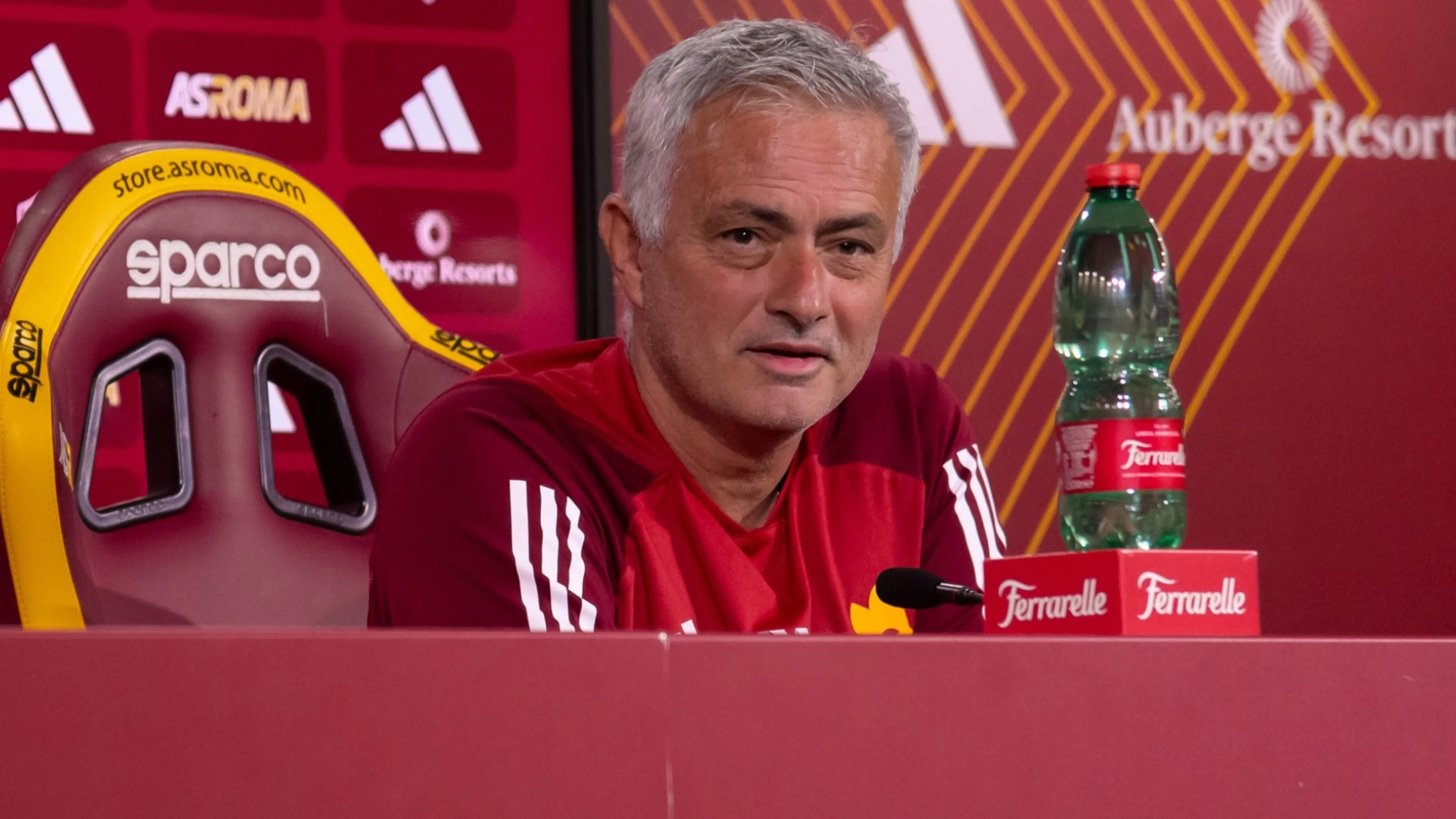 Copertina di Roma, Mourinho descrive la reazione di Zalewski al caso scommesse