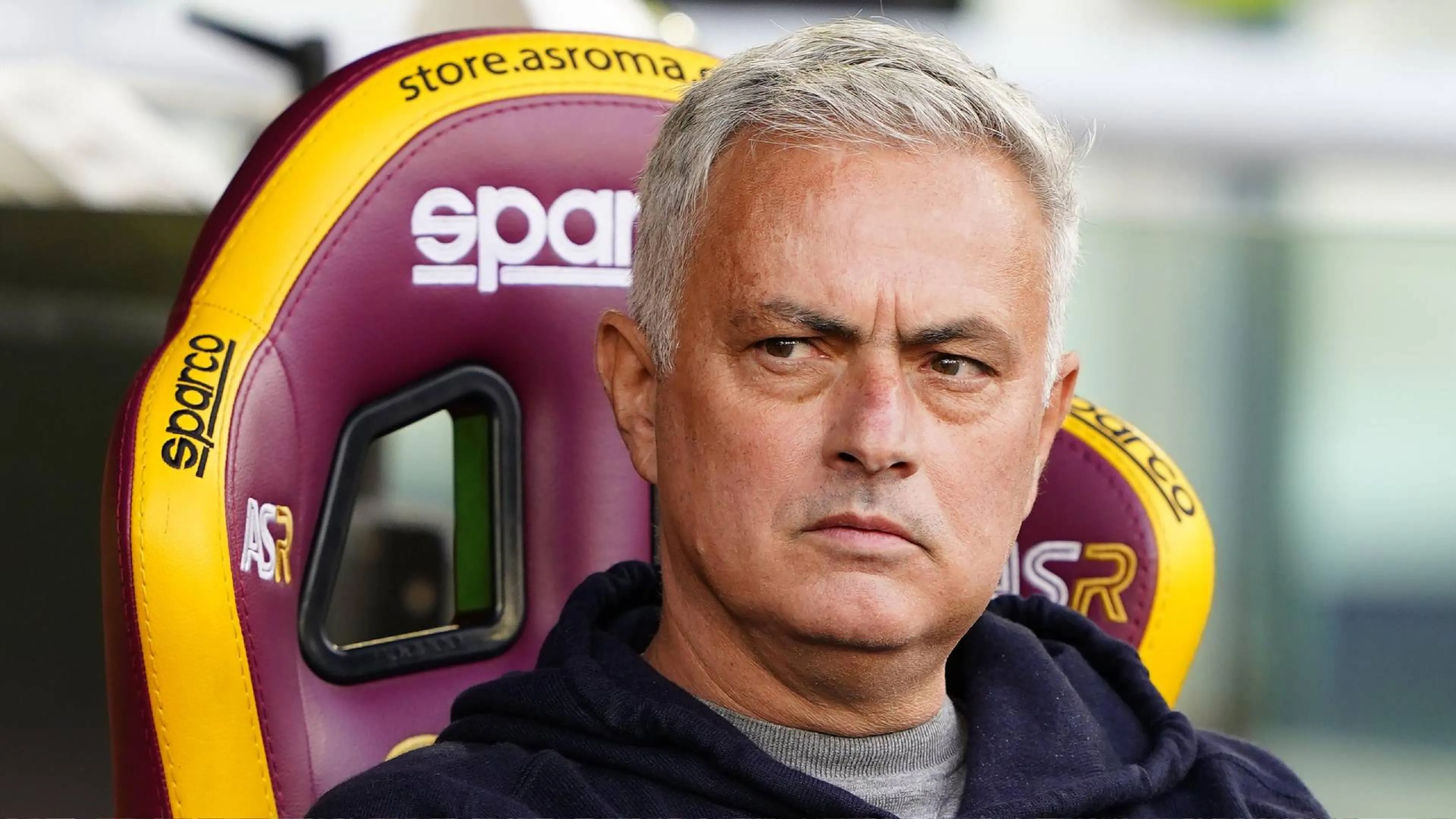 Copertina di Mourinho ha già dimenticato la Roma: gesto inequivocabile
