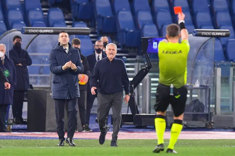 /images/m/o/u/mourinho-2-2.jpg
